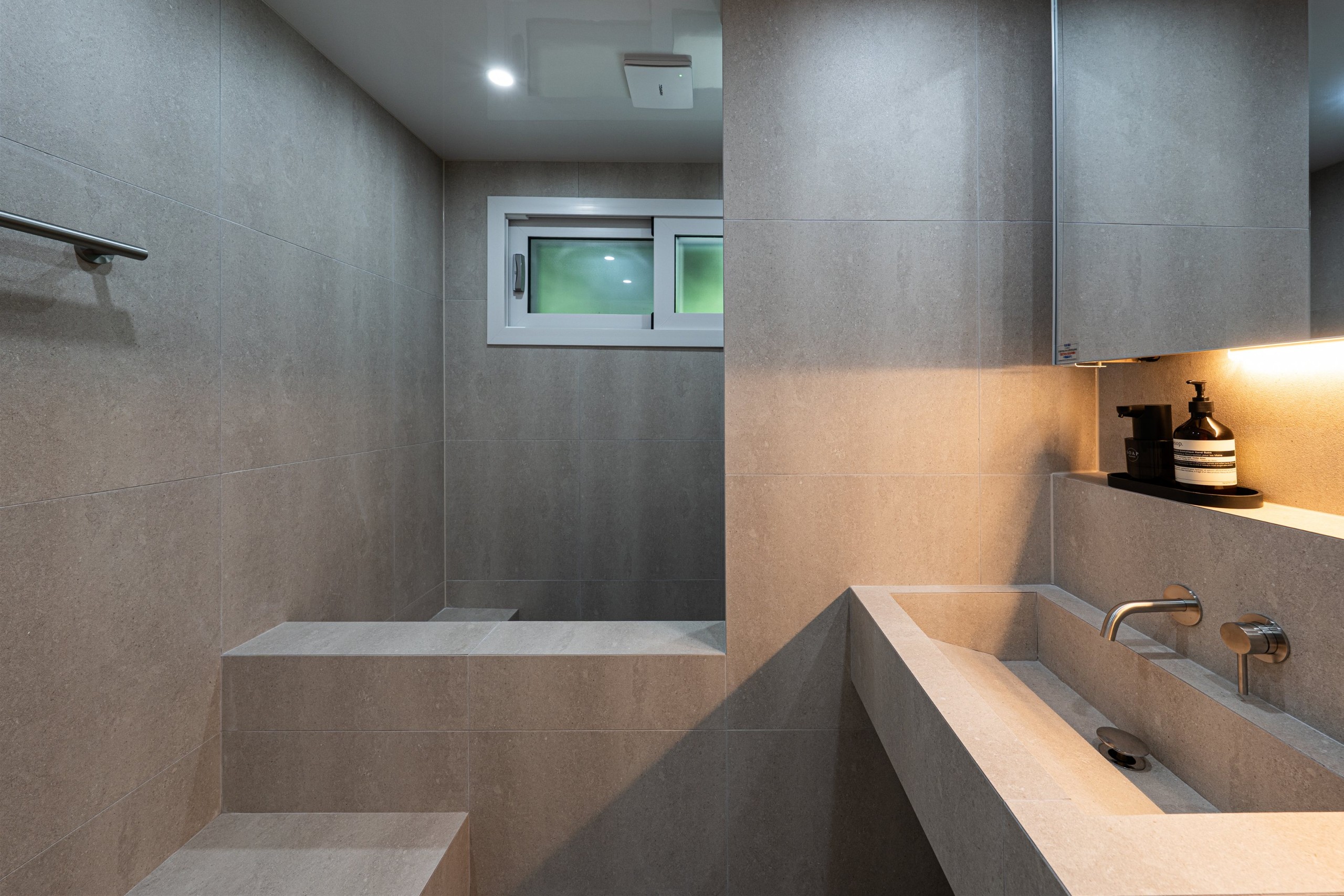 /user/d/designholic/editor/2507/3f33bfca175dd176b350c6b30718639e_1751331253_9804.jpg 이미지크게보기