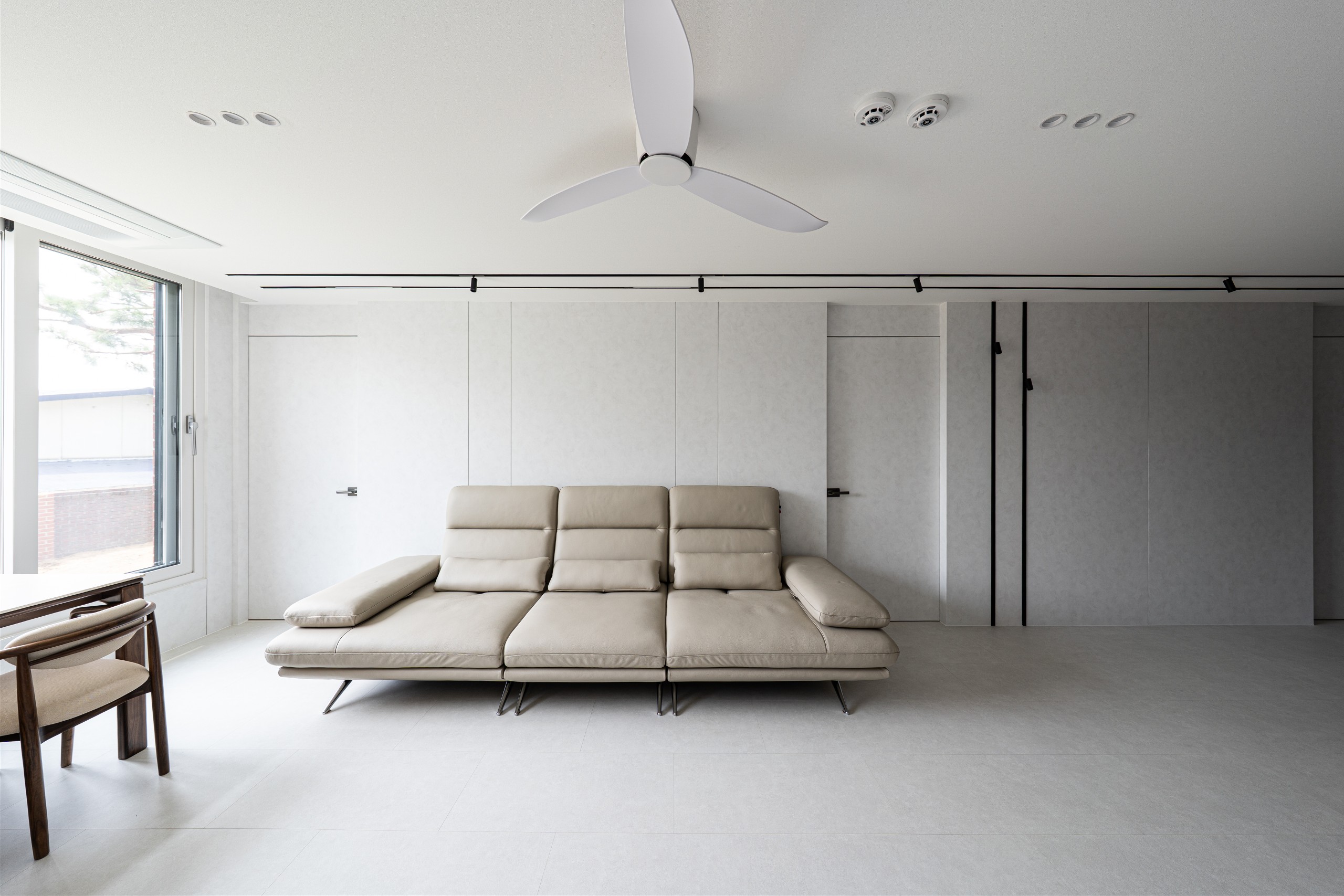 /user/d/designholic/editor/2507/45e0e90c35f469bd1db6ebba4812146c_1752798401_2757.jpg 이미지크게보기