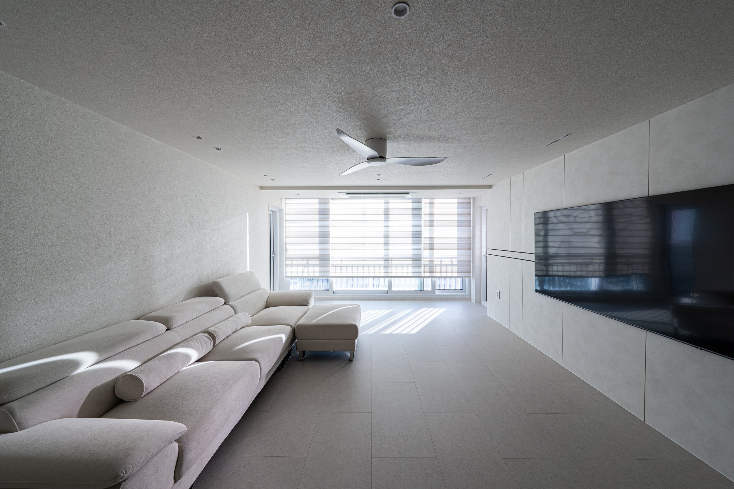 /user/d/designholic/editor/2512/6cc0c19b5c546195f5eb1df921c90572_1765240877_0715.jpg 이미지크게보기