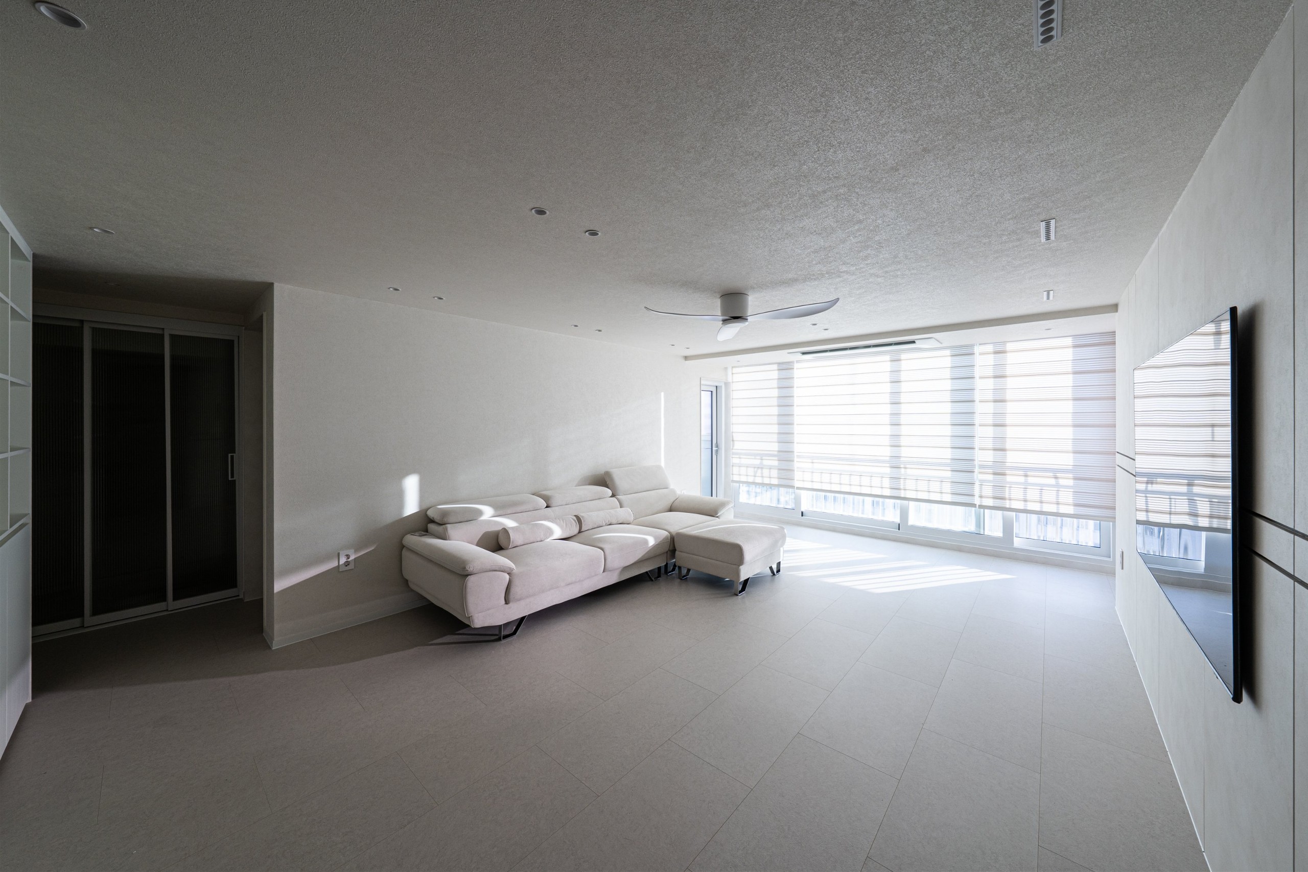 /user/d/designholic/editor/2512/6cc0c19b5c546195f5eb1df921c90572_1765240877_2407.jpg 이미지크게보기