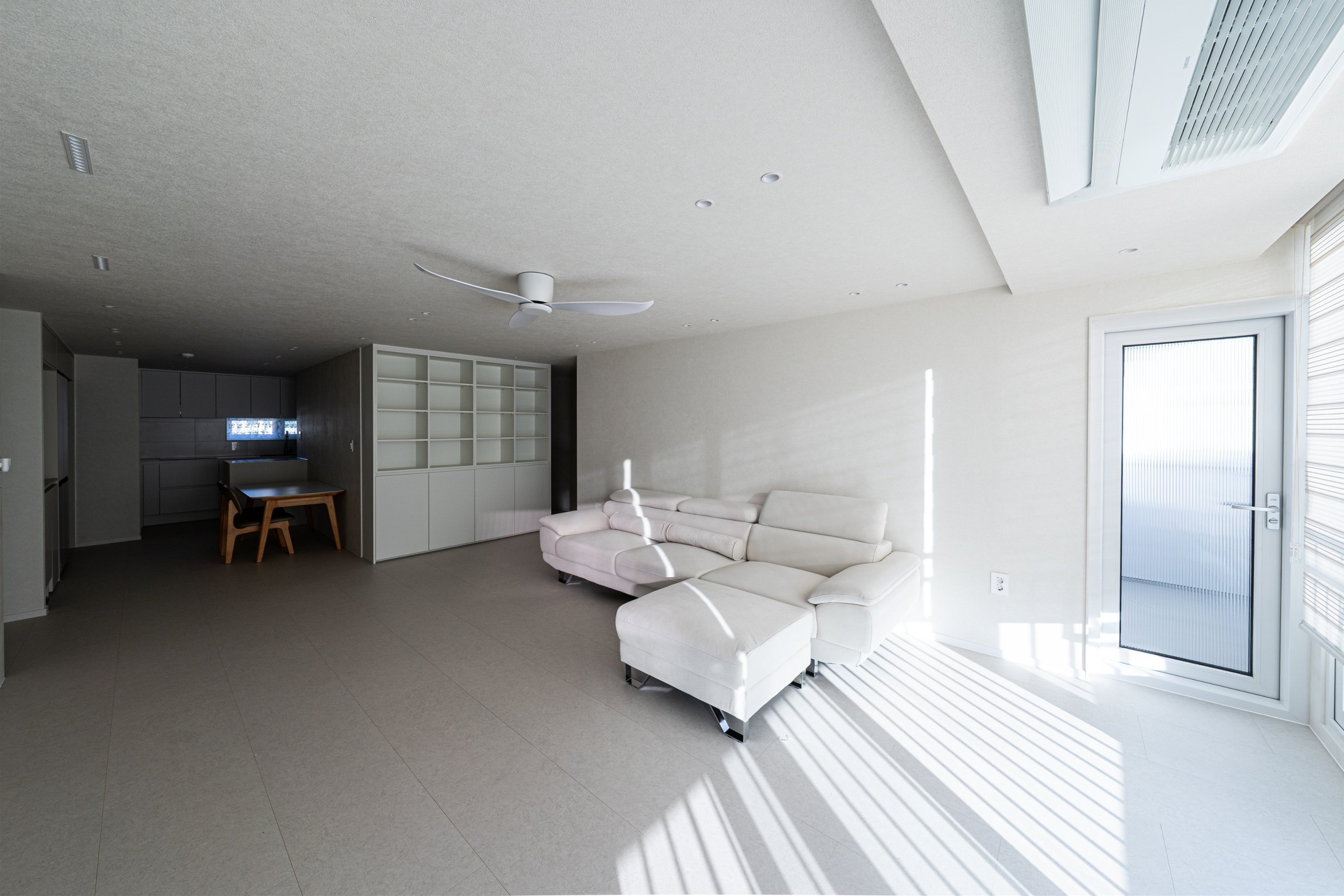 /user/d/designholic/editor/2512/6cc0c19b5c546195f5eb1df921c90572_1765240877_5305.jpg 이미지크게보기