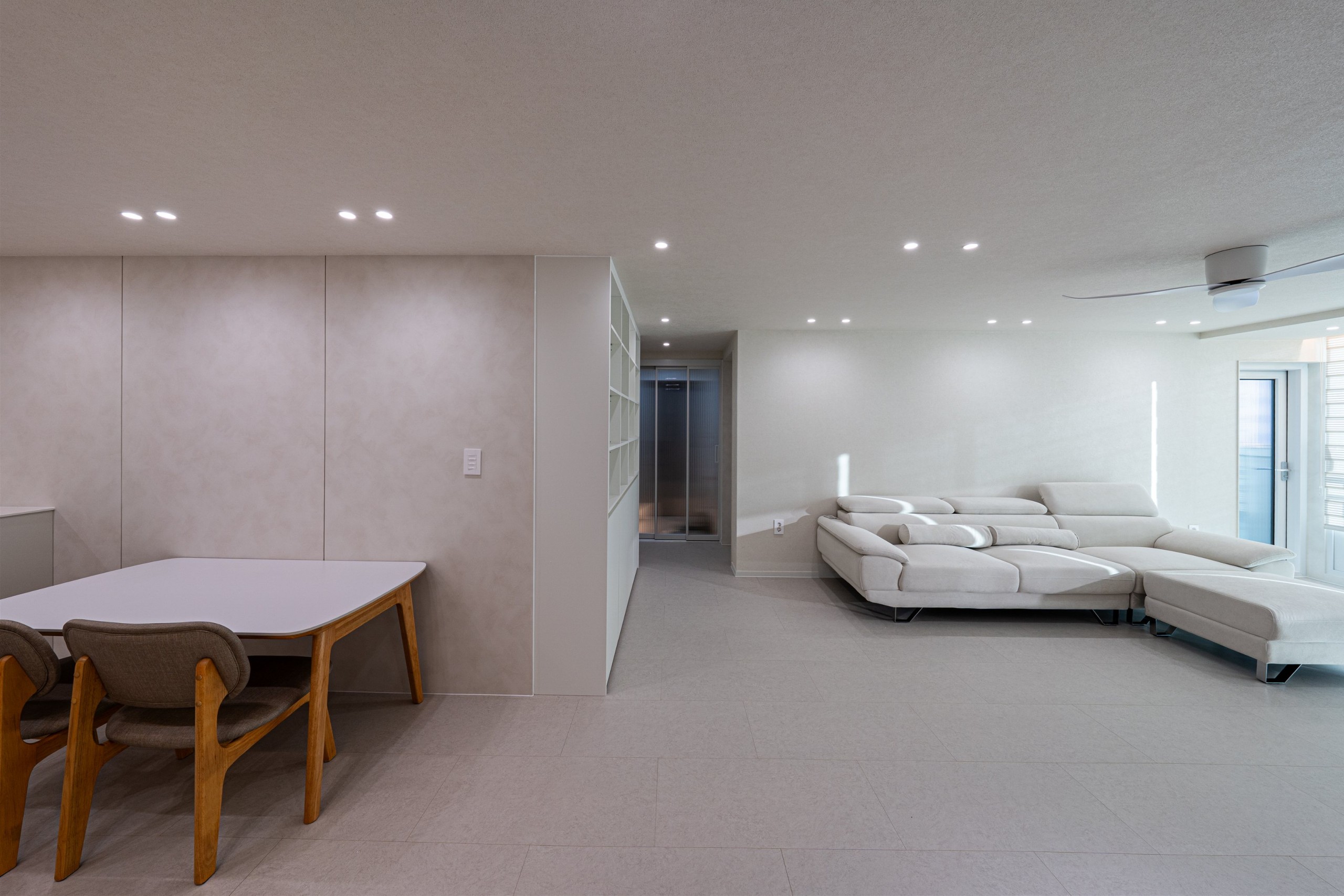 /user/d/designholic/editor/2512/6cc0c19b5c546195f5eb1df921c90572_1765240887_533.jpg 이미지크게보기