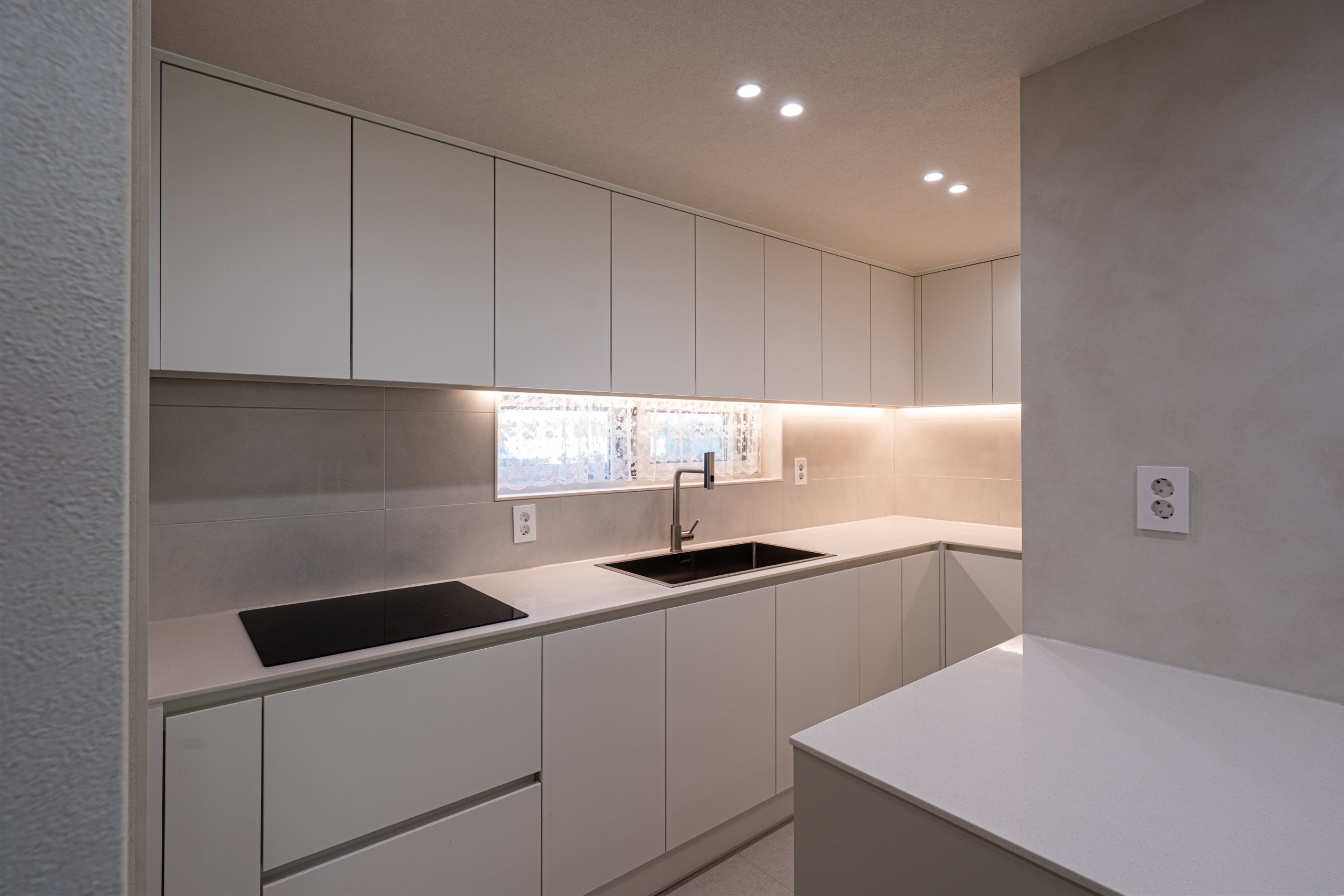 /user/d/designholic/editor/2512/6cc0c19b5c546195f5eb1df921c90572_1765240892_7479.jpg 이미지크게보기