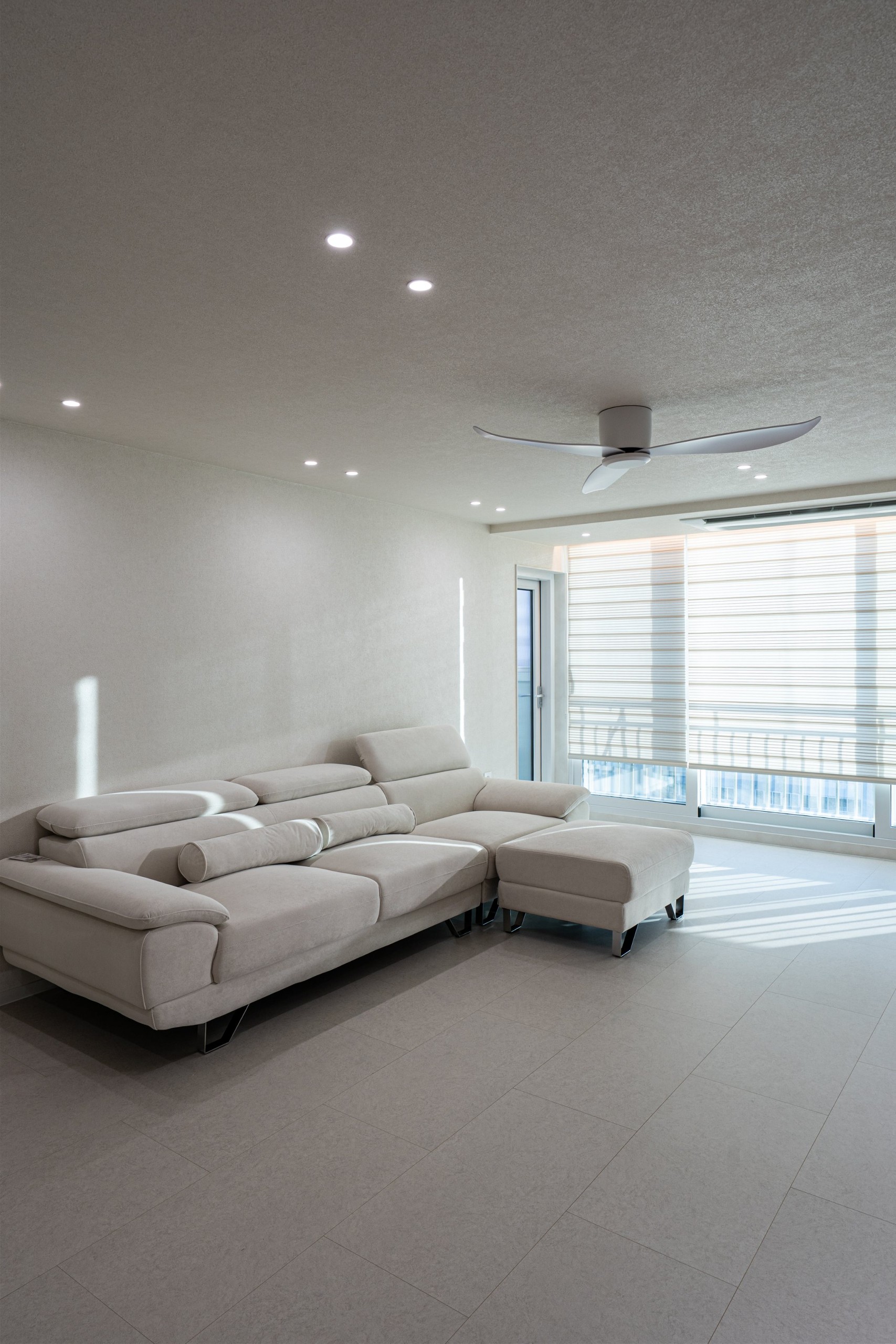 /user/d/designholic/editor/2512/6cc0c19b5c546195f5eb1df921c90572_1765240899_3589.jpg 이미지크게보기