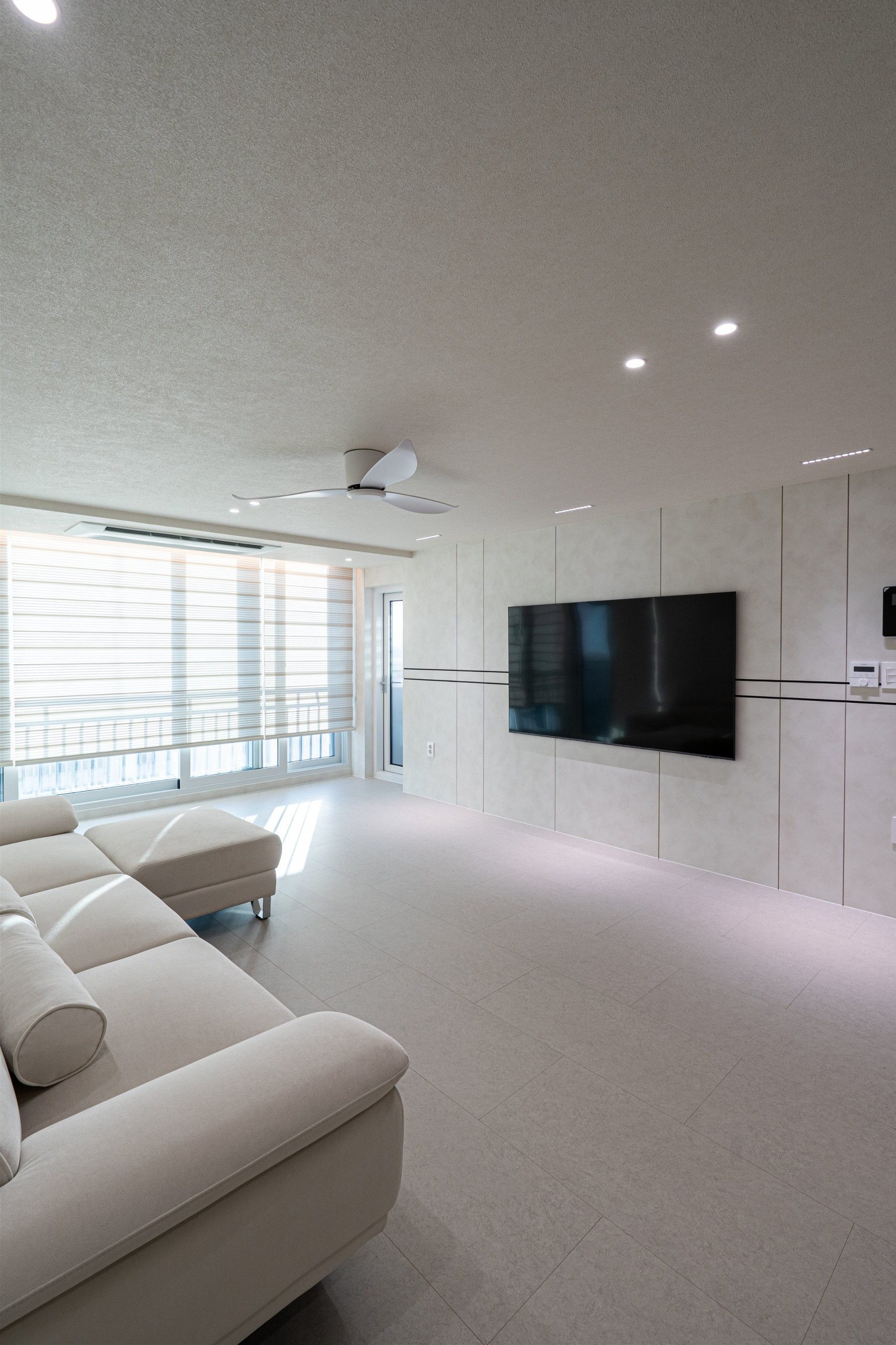 /user/d/designholic/editor/2512/6cc0c19b5c546195f5eb1df921c90572_1765240899_5106.jpg 이미지크게보기