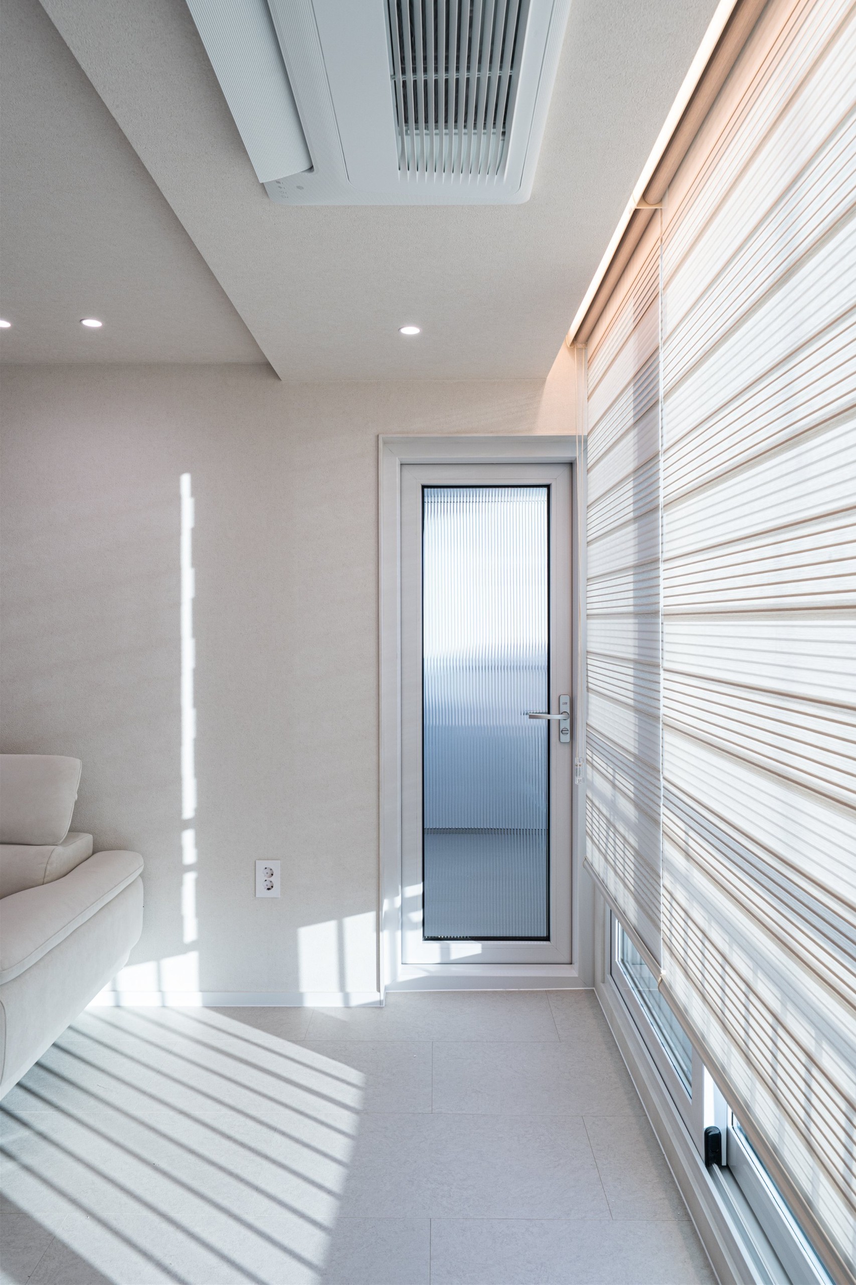 /user/d/designholic/editor/2512/6cc0c19b5c546195f5eb1df921c90572_1765240905_198.jpg 이미지크게보기