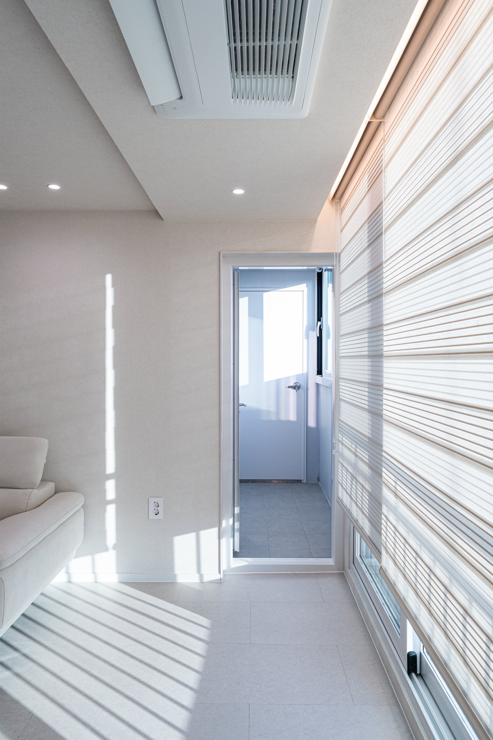 /user/d/designholic/editor/2512/6cc0c19b5c546195f5eb1df921c90572_1765240905_3569.jpg 이미지크게보기