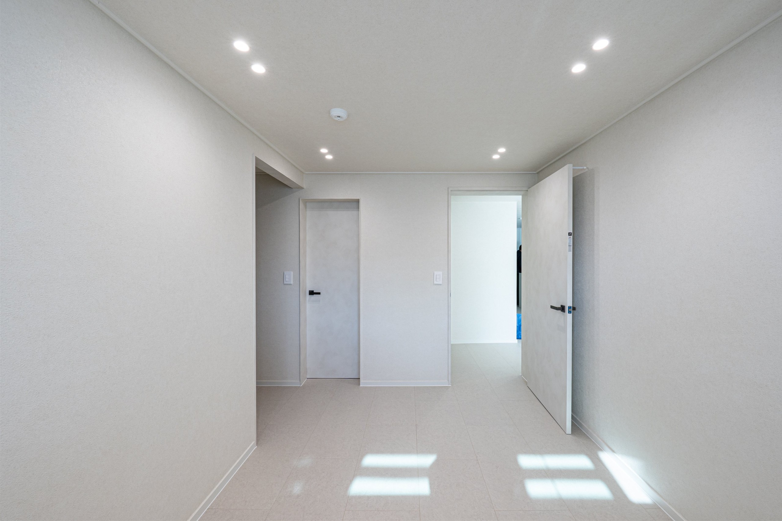 /user/d/designholic/editor/2512/6cc0c19b5c546195f5eb1df921c90572_1765240919_5577.jpg 이미지크게보기