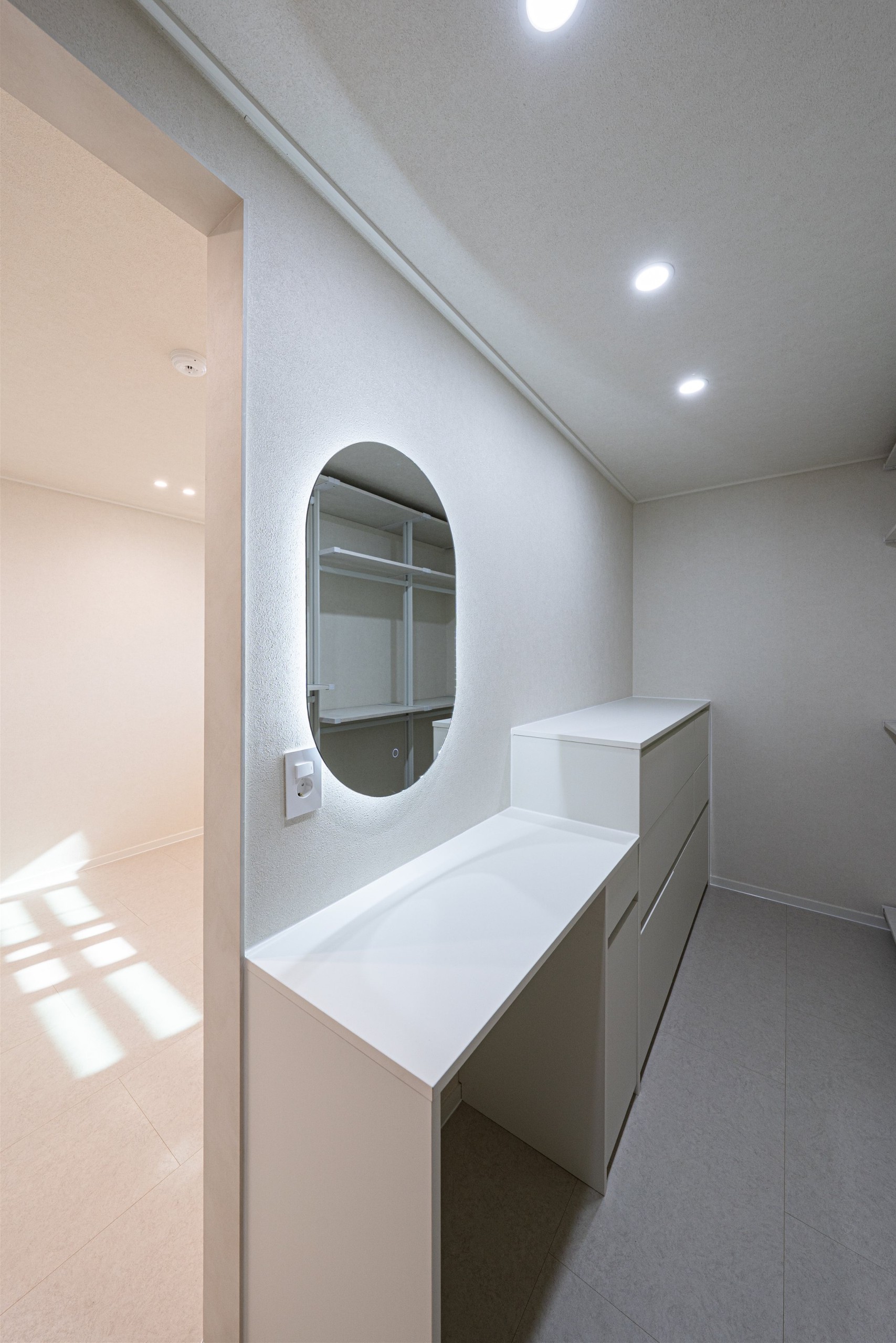 /user/d/designholic/editor/2512/6cc0c19b5c546195f5eb1df921c90572_1765240920_026.jpg 이미지크게보기