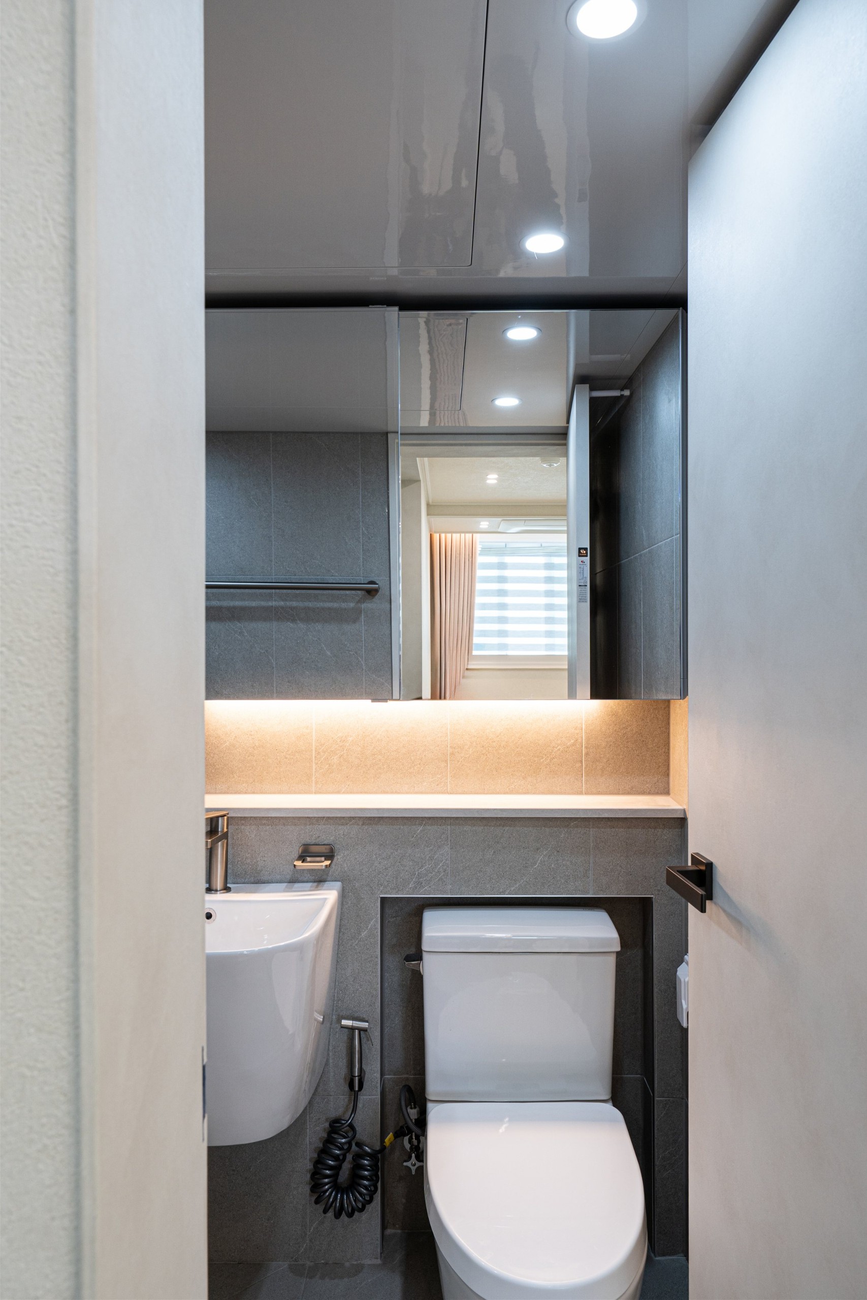 /user/d/designholic/editor/2512/6cc0c19b5c546195f5eb1df921c90572_1765240925_6417.jpg 이미지크게보기