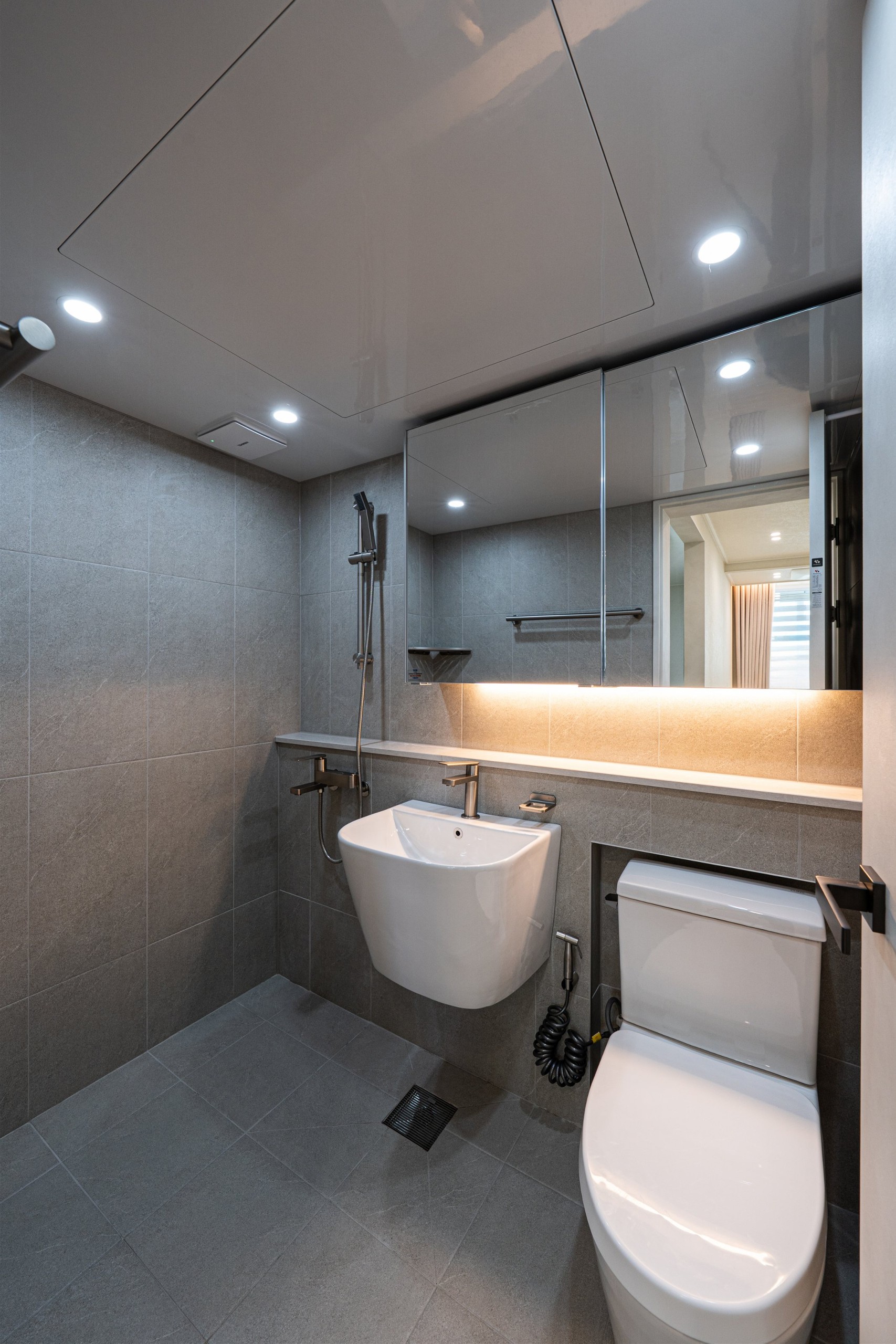 /user/d/designholic/editor/2512/6cc0c19b5c546195f5eb1df921c90572_1765240925_8103.jpg 이미지크게보기