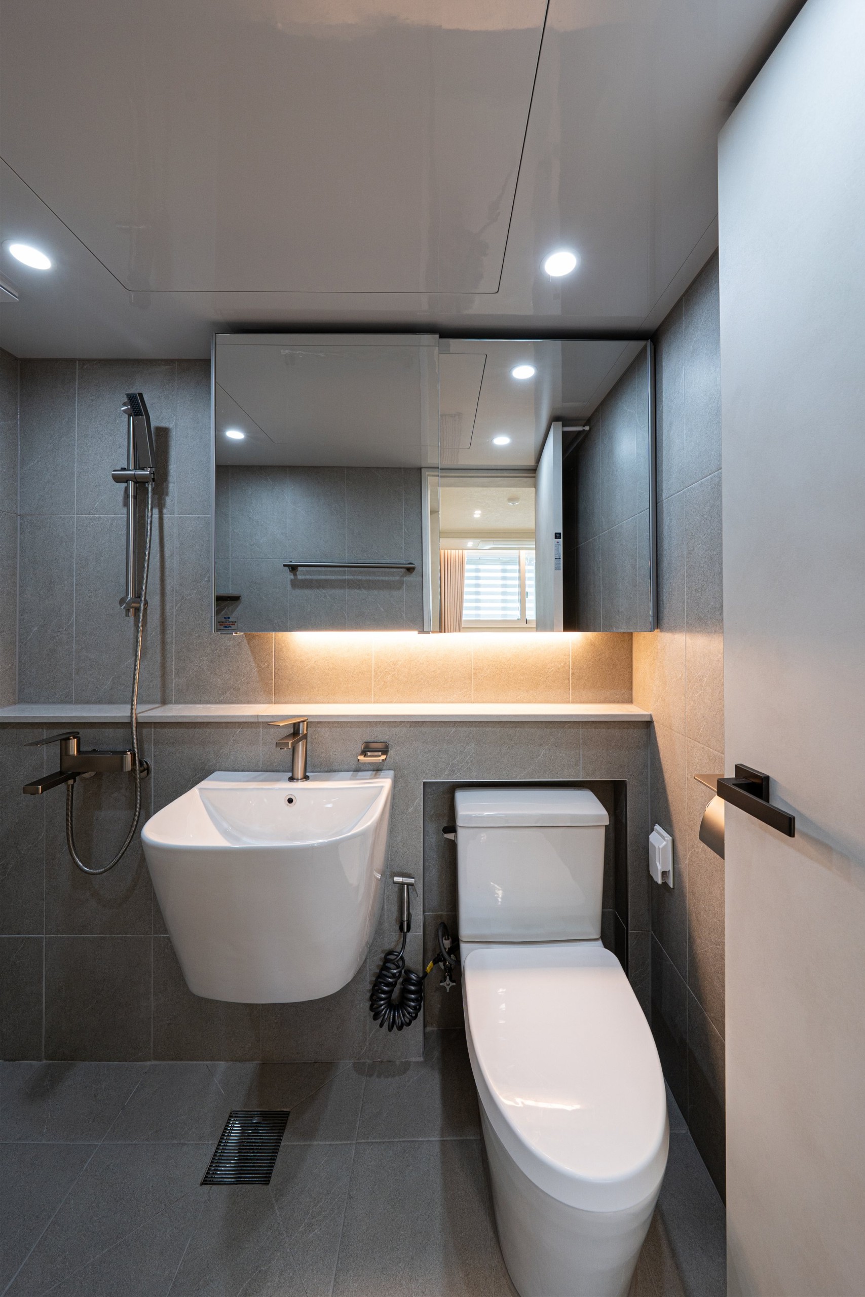 /user/d/designholic/editor/2512/6cc0c19b5c546195f5eb1df921c90572_1765240925_9646.jpg 이미지크게보기