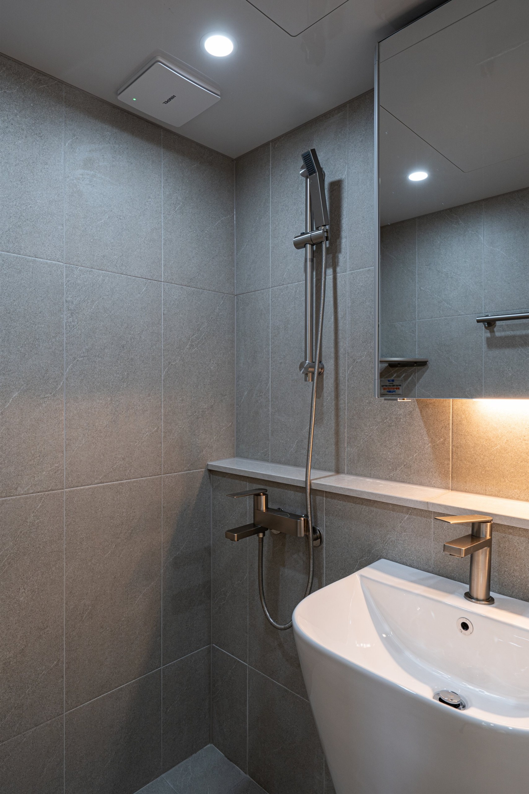 /user/d/designholic/editor/2512/6cc0c19b5c546195f5eb1df921c90572_1765240926_1464.jpg 이미지크게보기