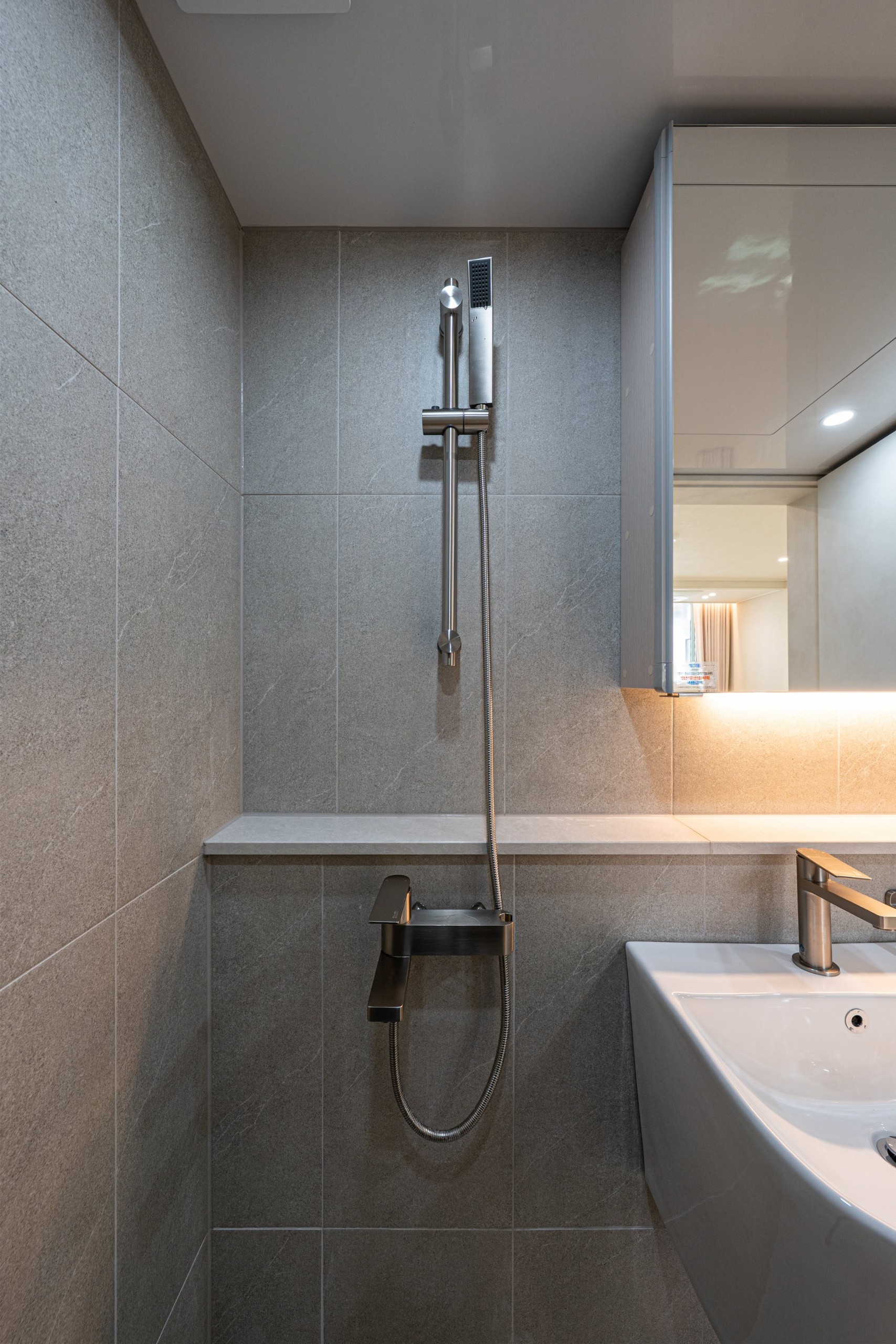 /user/d/designholic/editor/2512/6cc0c19b5c546195f5eb1df921c90572_1765240926_3168.jpg 이미지크게보기