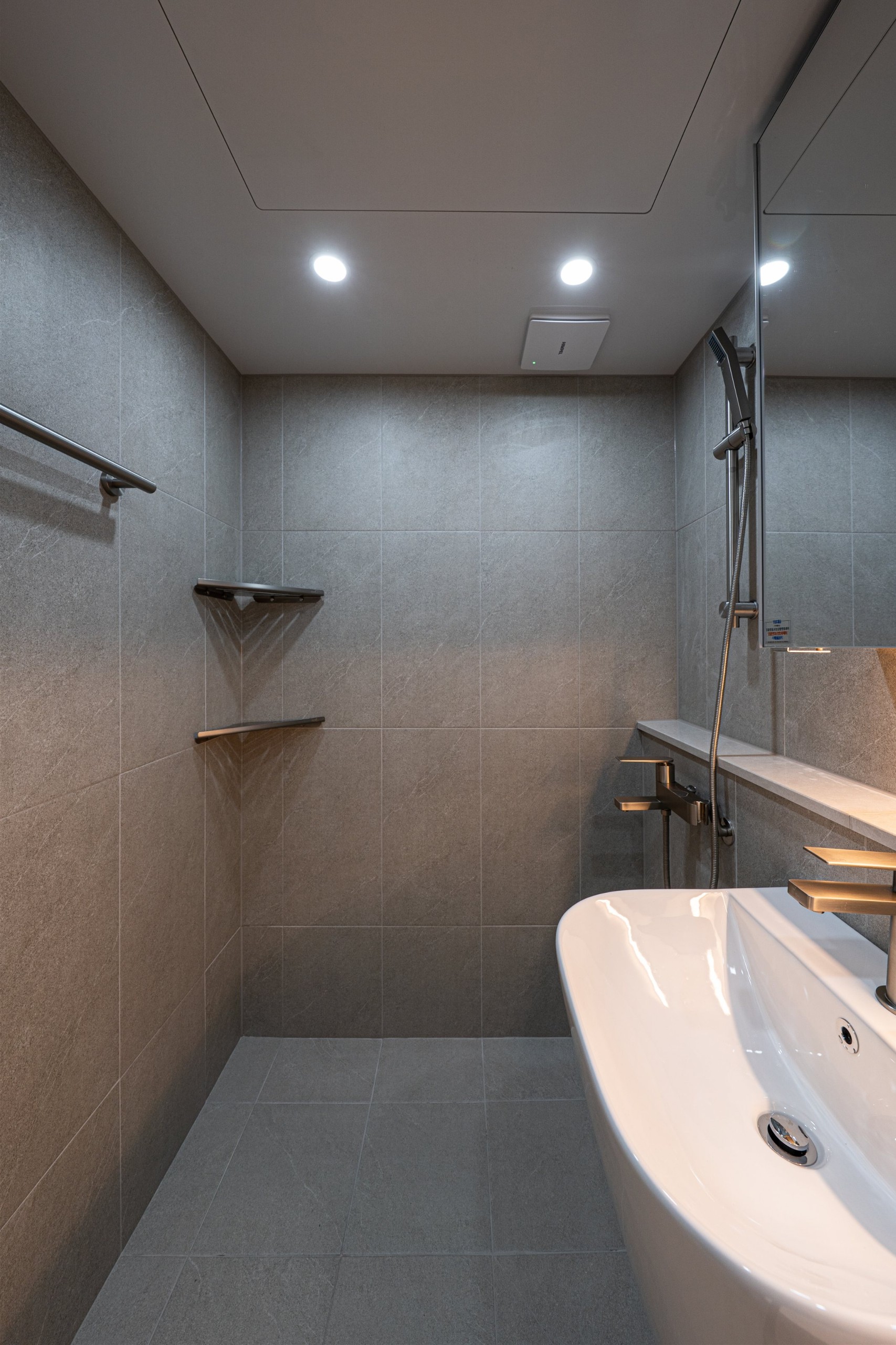 /user/d/designholic/editor/2512/6cc0c19b5c546195f5eb1df921c90572_1765240932_9775.jpg 이미지크게보기