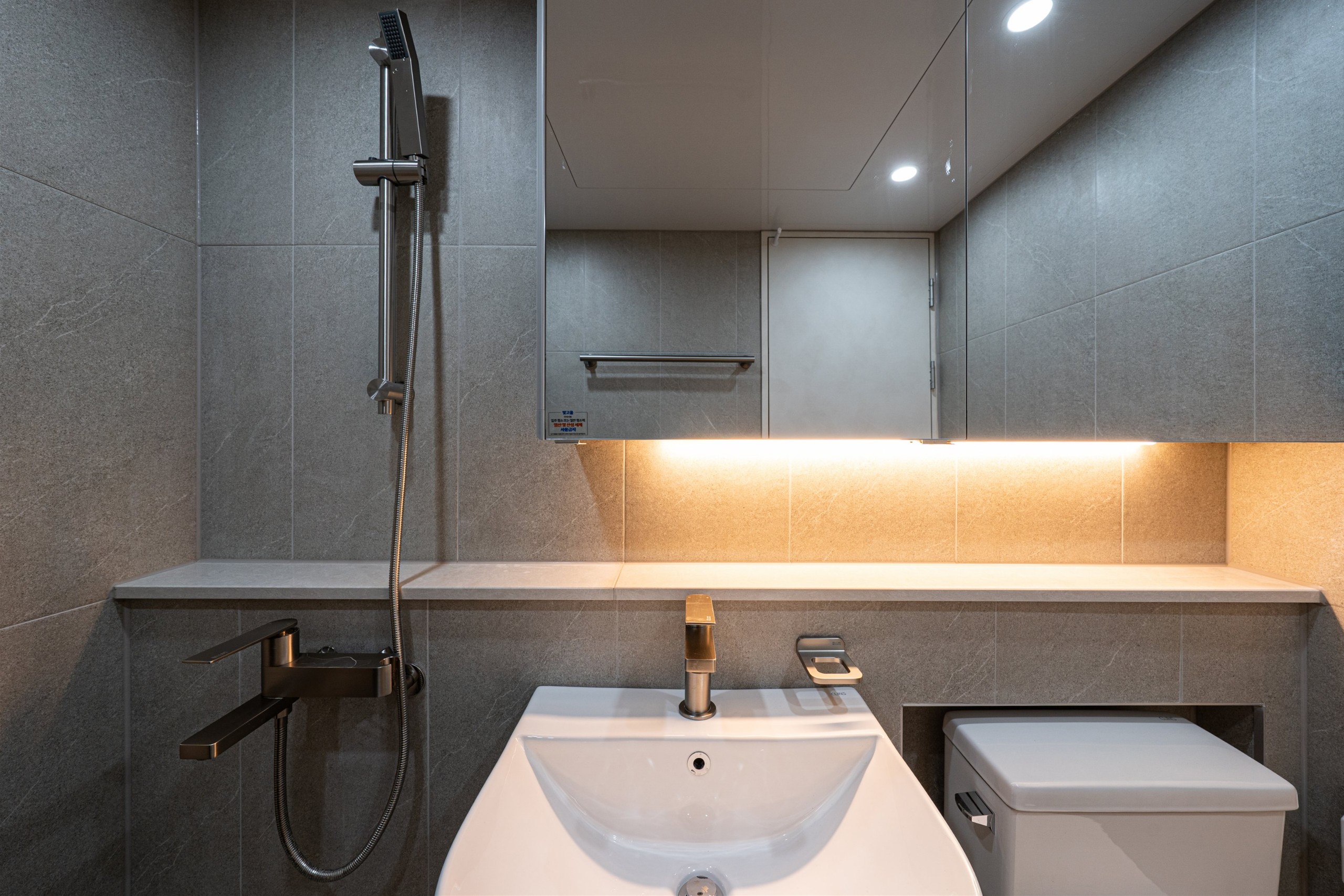 /user/d/designholic/editor/2512/6cc0c19b5c546195f5eb1df921c90572_1765240933_3054.jpg 이미지크게보기