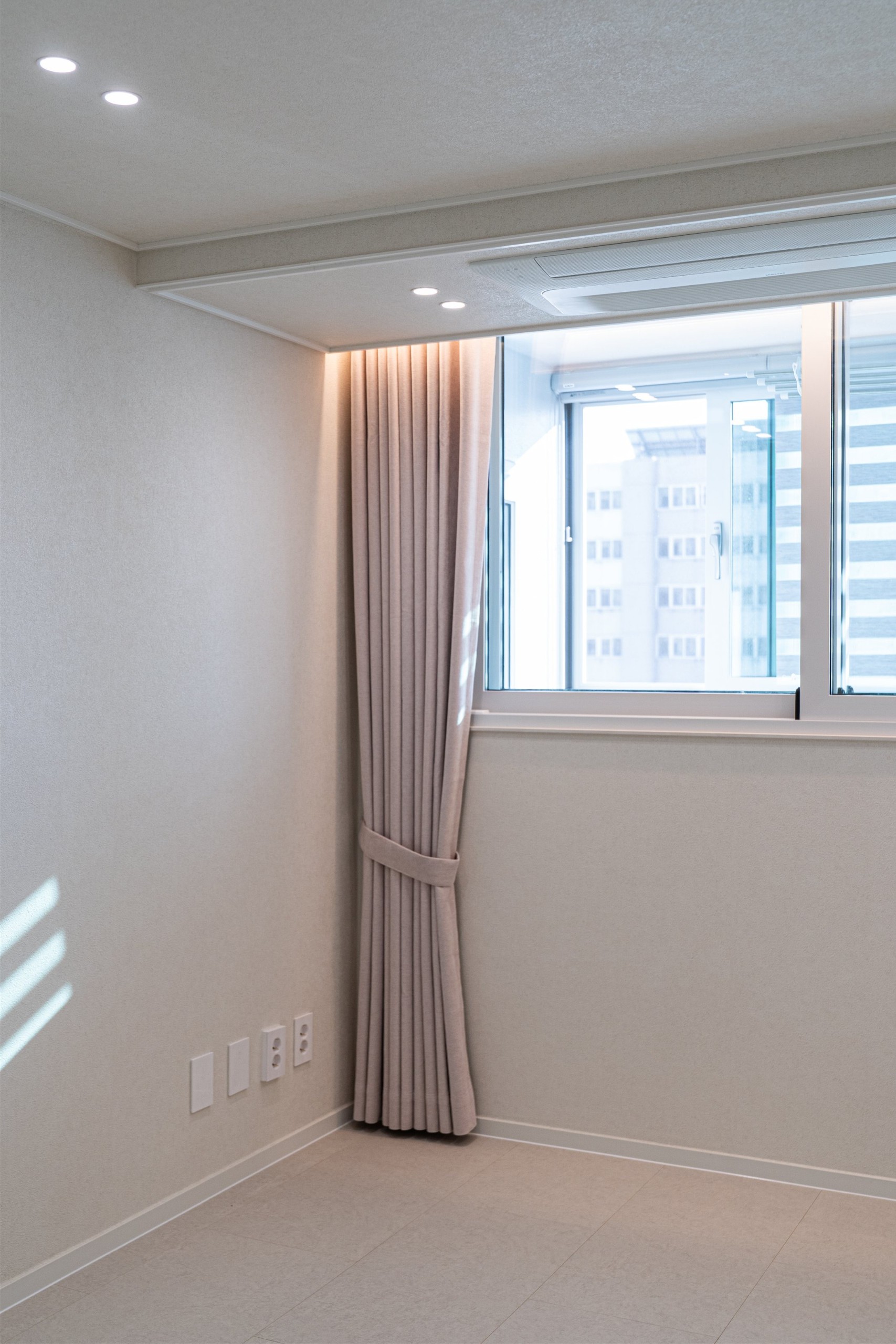 /user/d/designholic/editor/2512/6cc0c19b5c546195f5eb1df921c90572_1765240933_7669.jpg 이미지크게보기