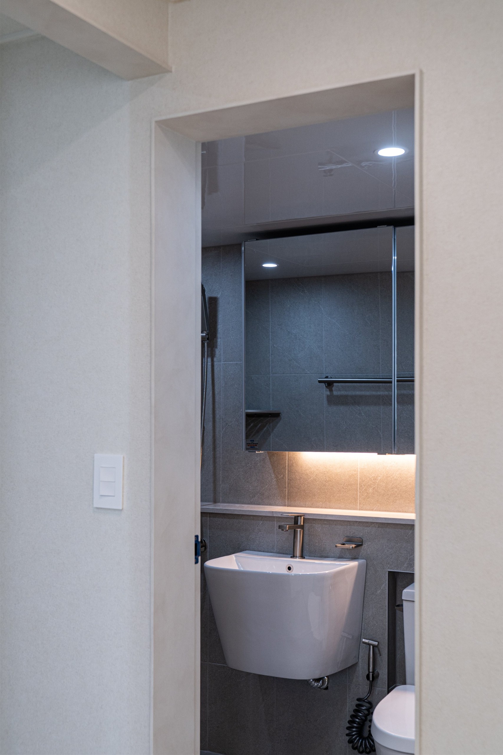 /user/d/designholic/editor/2512/6cc0c19b5c546195f5eb1df921c90572_1765240934_0664.jpg 이미지크게보기