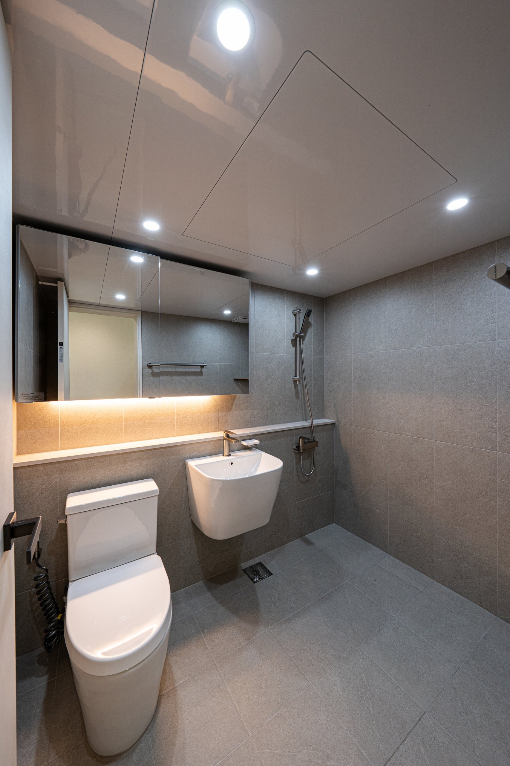 /user/d/designholic/editor/2512/6cc0c19b5c546195f5eb1df921c90572_1765240946_2683.jpg 이미지크게보기