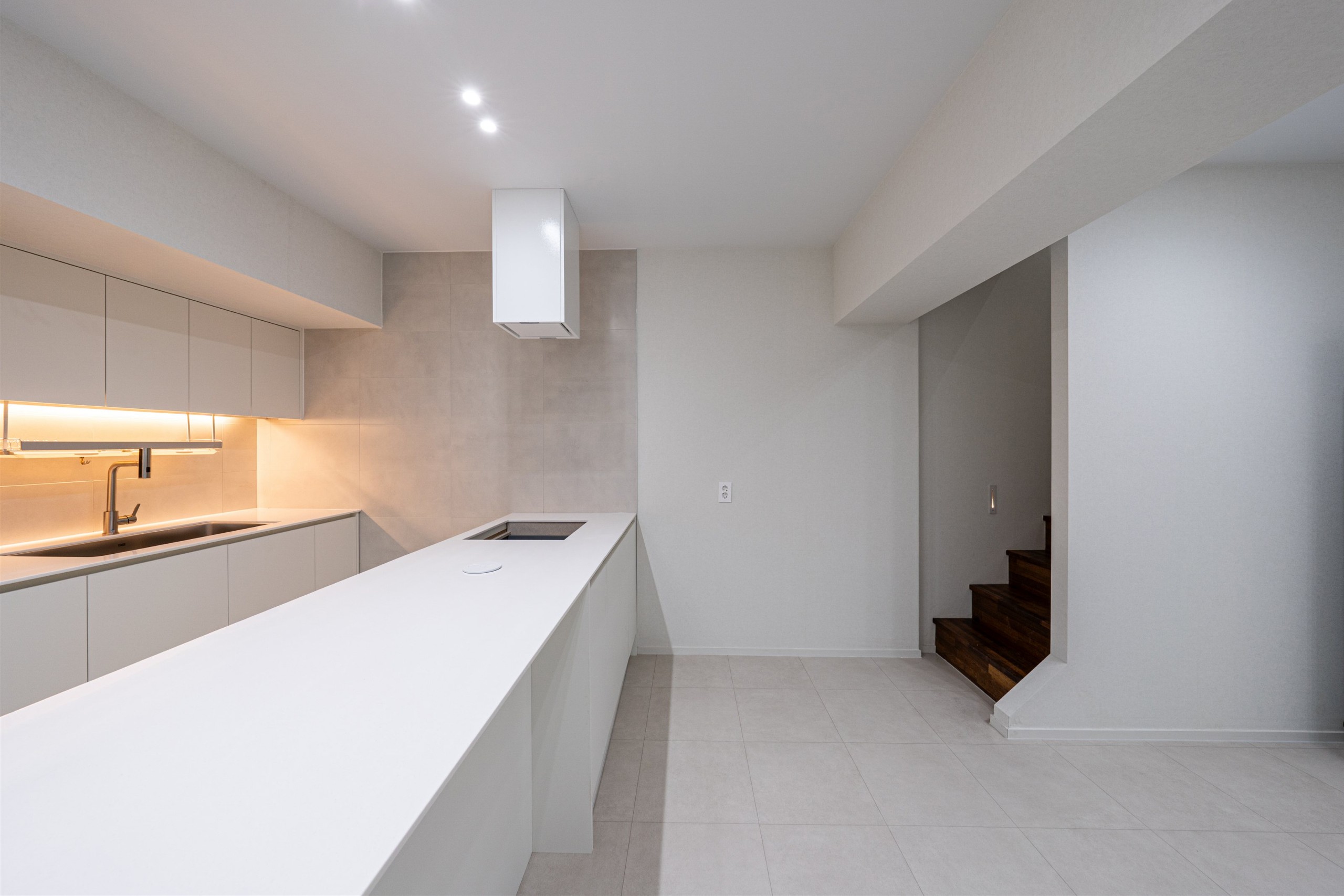 /user/d/designholic/editor/2601/5166de39b1e45b8d9e4877513dff9627_1768444469_1872.jpg 이미지크게보기