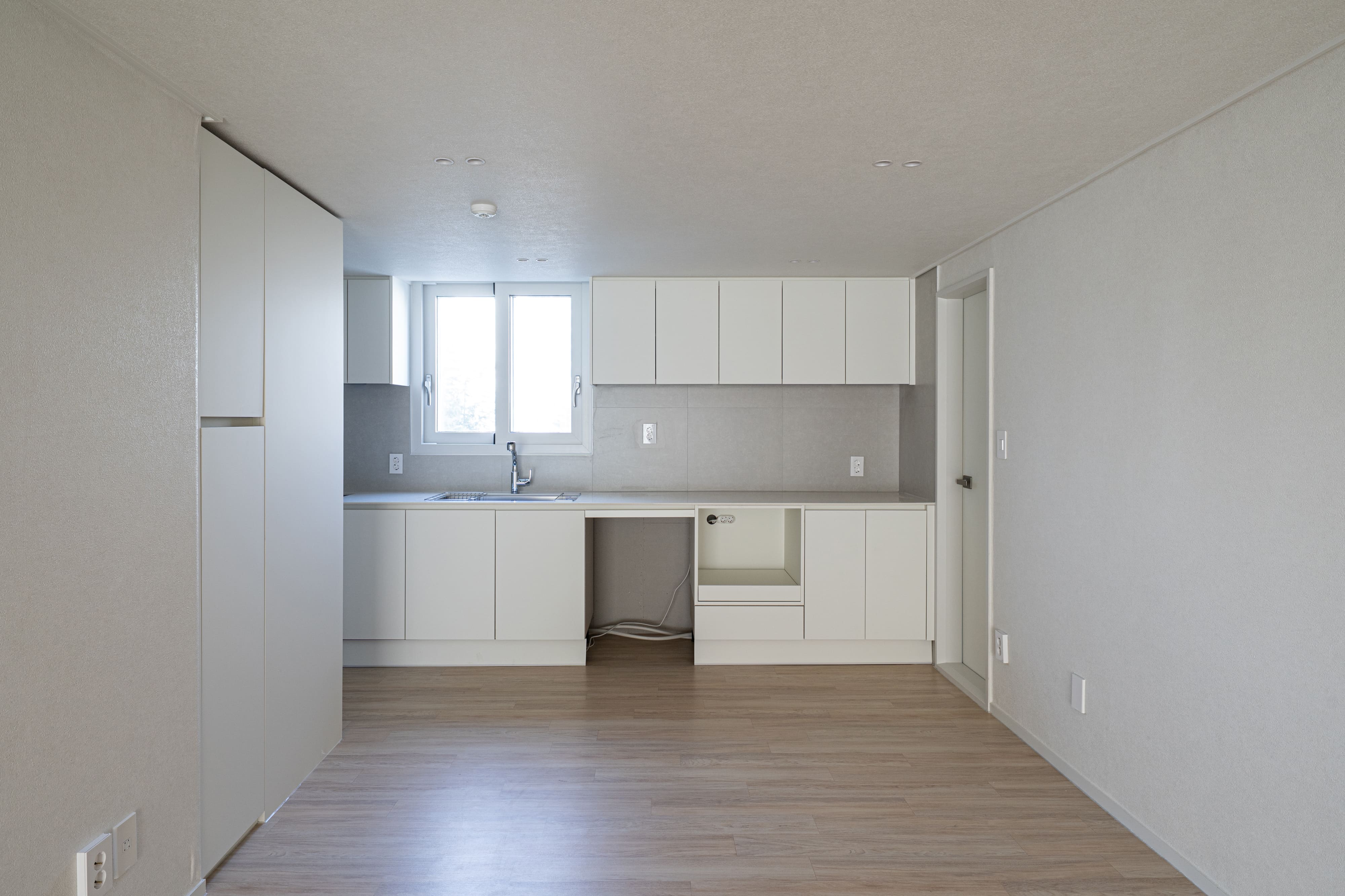 /user/d/designholic/editor/2603/5dc4421a903937ca69570e315d4136b0_1773645985_444.jpg 이미지크게보기