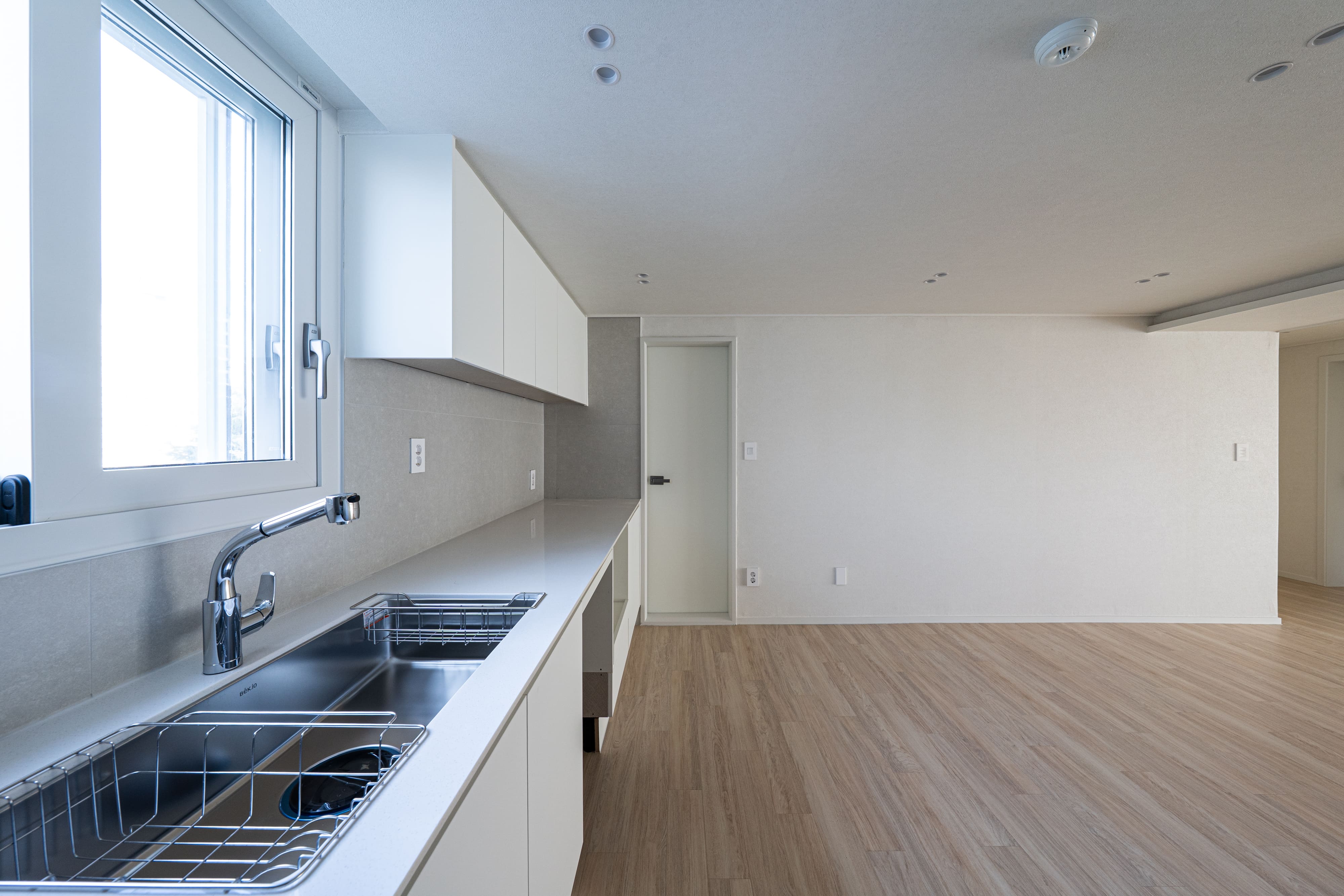 /user/d/designholic/editor/2603/5dc4421a903937ca69570e315d4136b0_1773645987_5109.jpg 이미지크게보기