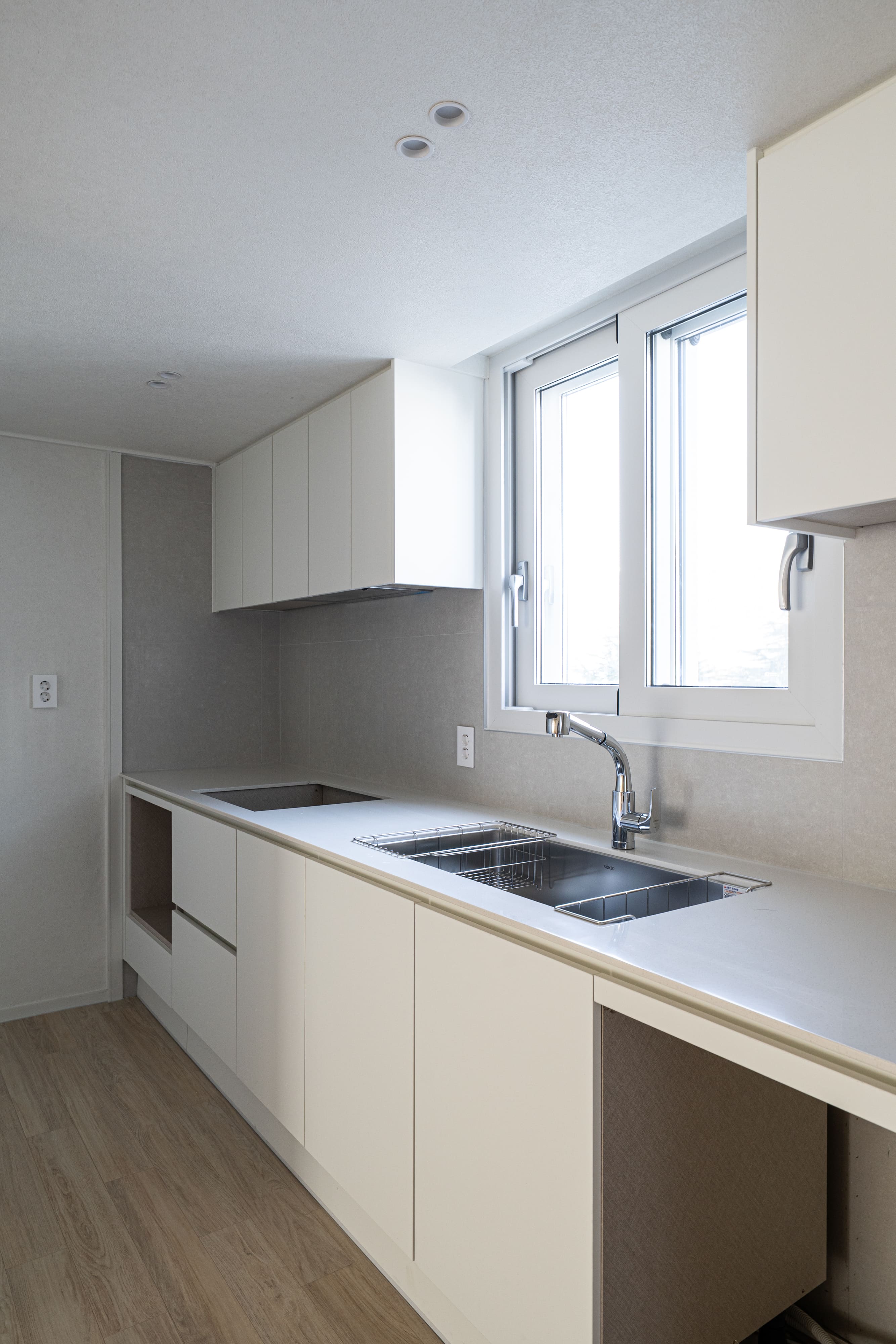 /user/d/designholic/editor/2603/5dc4421a903937ca69570e315d4136b0_1773645989_0122.jpg 이미지크게보기