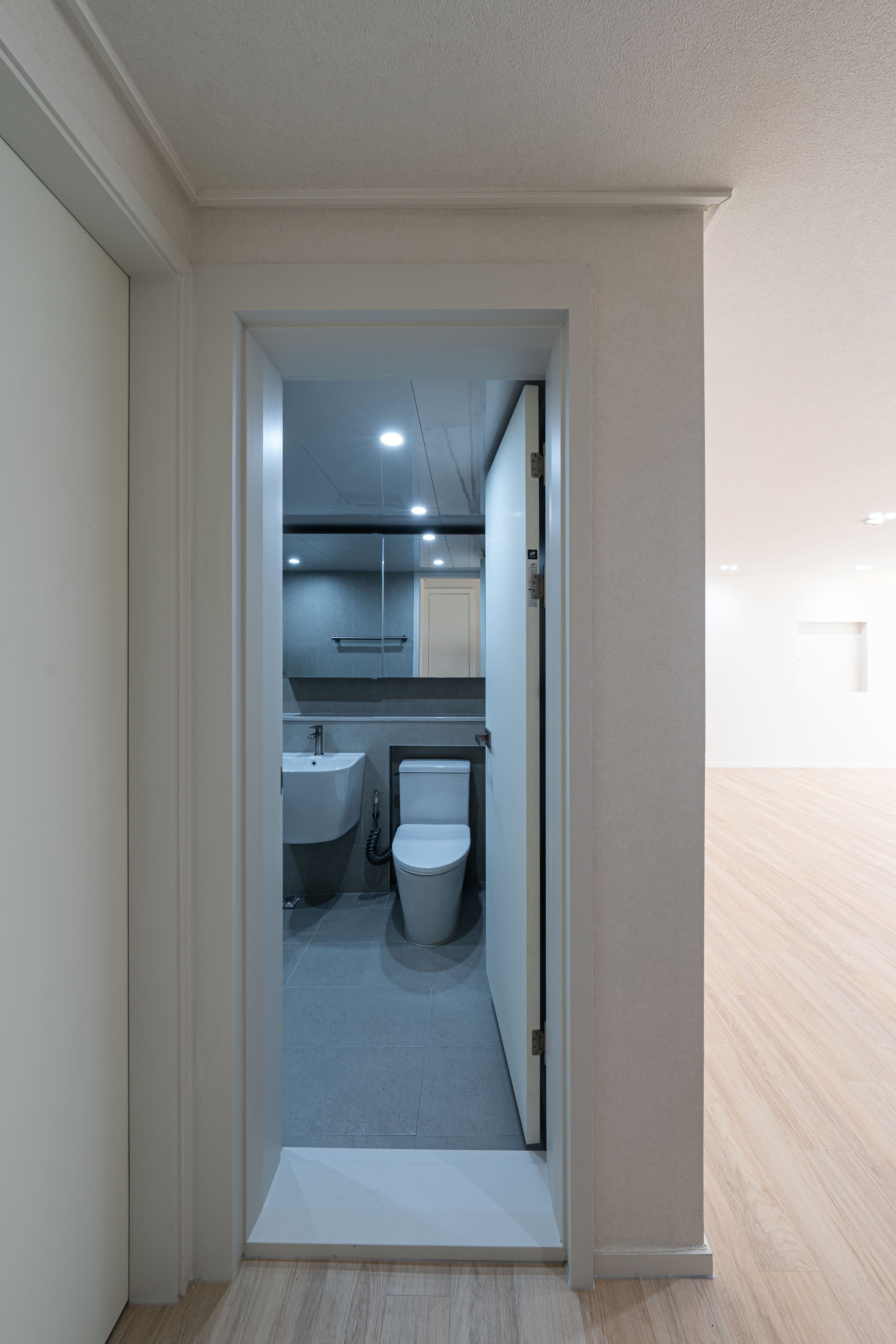 /user/d/designholic/editor/2603/5dc4421a903937ca69570e315d4136b0_1773646061_4233.jpg 이미지크게보기