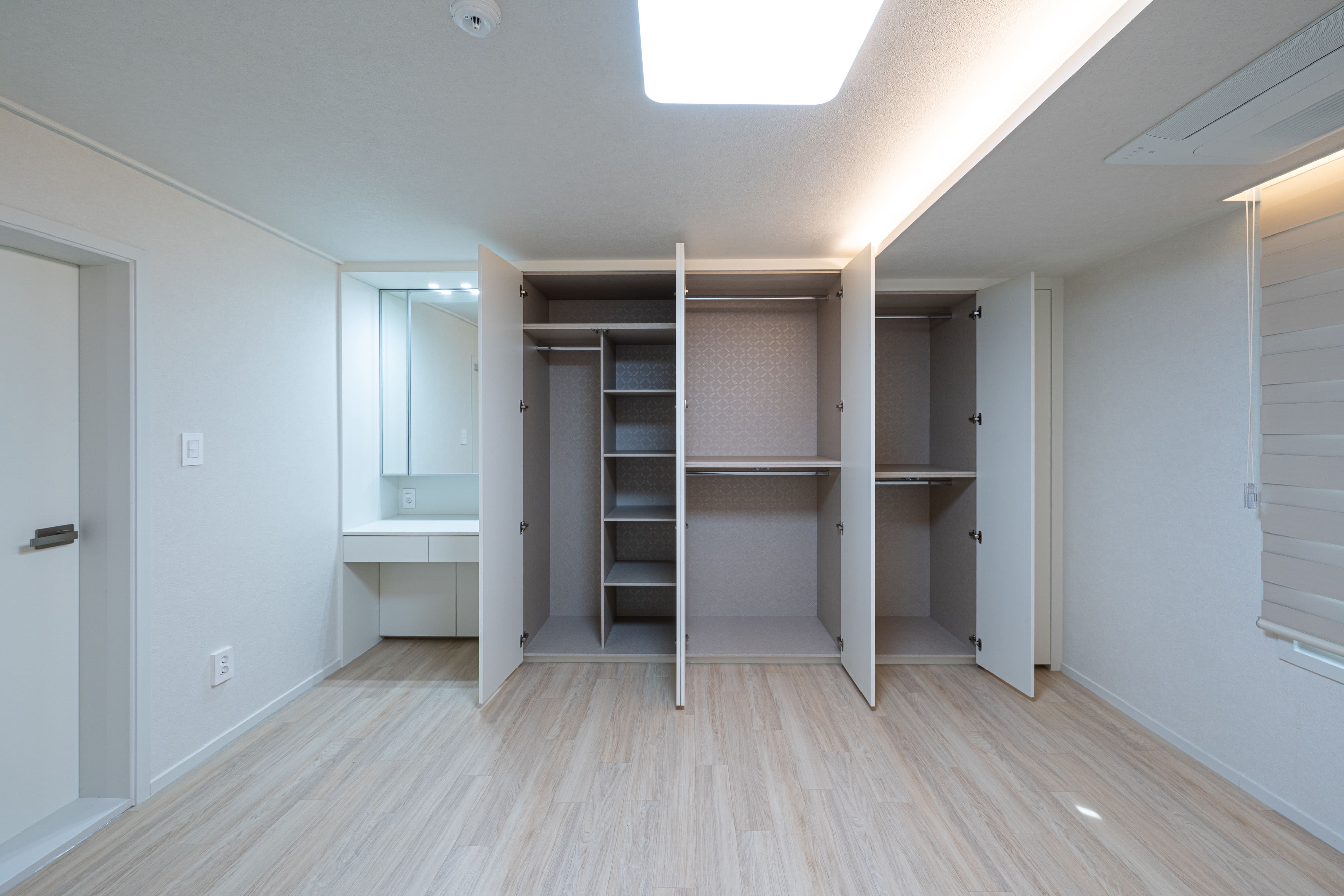 /user/d/designholic/editor/2603/5dc4421a903937ca69570e315d4136b0_1773646372_7461.jpg 이미지크게보기