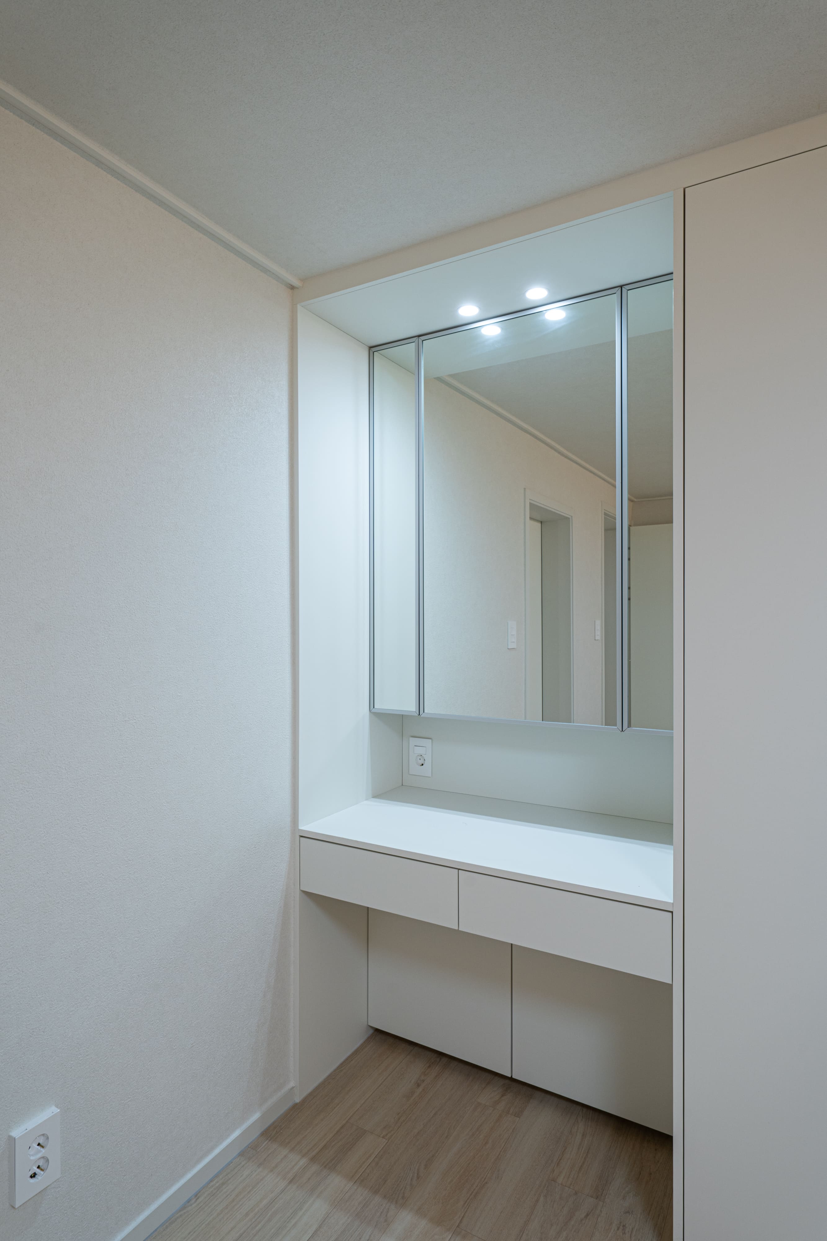 /user/d/designholic/editor/2603/5dc4421a903937ca69570e315d4136b0_1773646372_9763.jpg 이미지크게보기