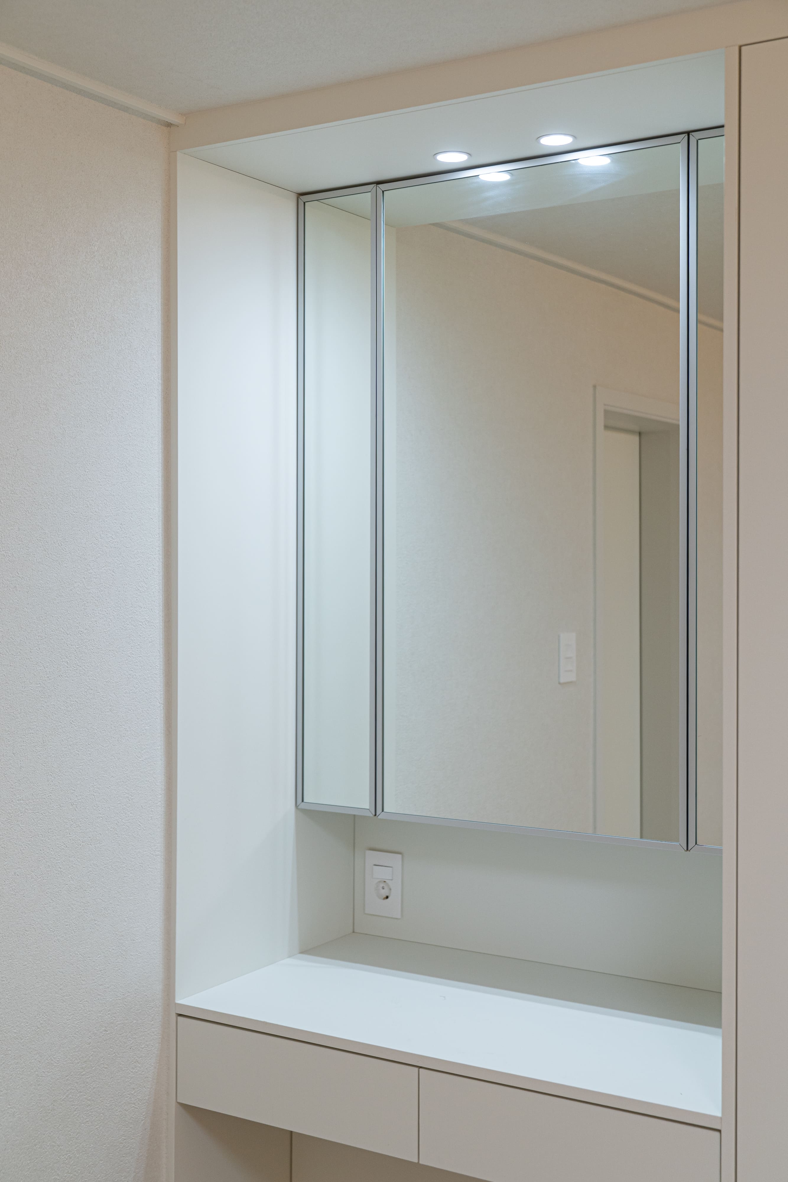 /user/d/designholic/editor/2603/5dc4421a903937ca69570e315d4136b0_1773646373_4369.jpg 이미지크게보기