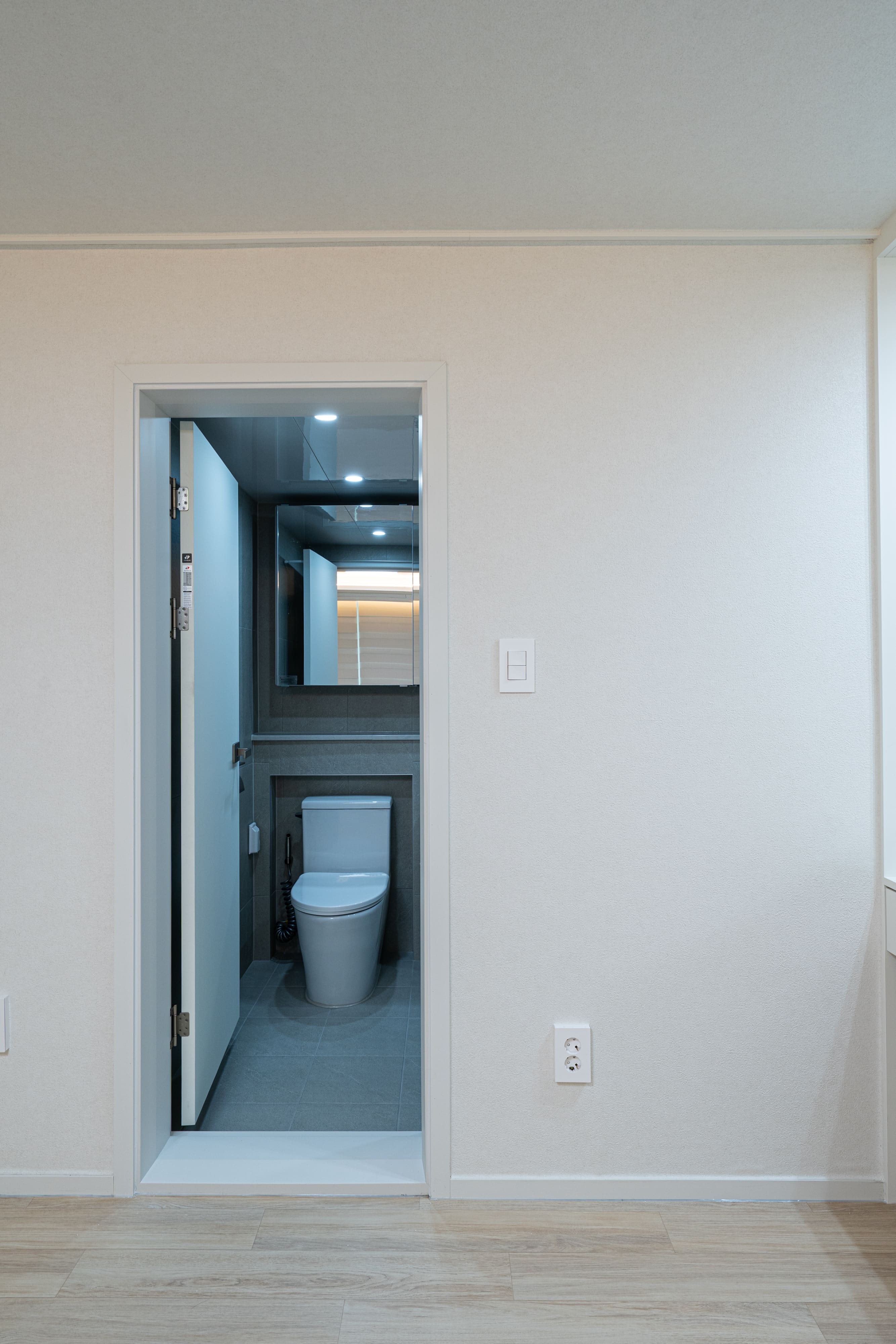 /user/d/designholic/editor/2603/5dc4421a903937ca69570e315d4136b0_1773646373_6765.jpg 이미지크게보기