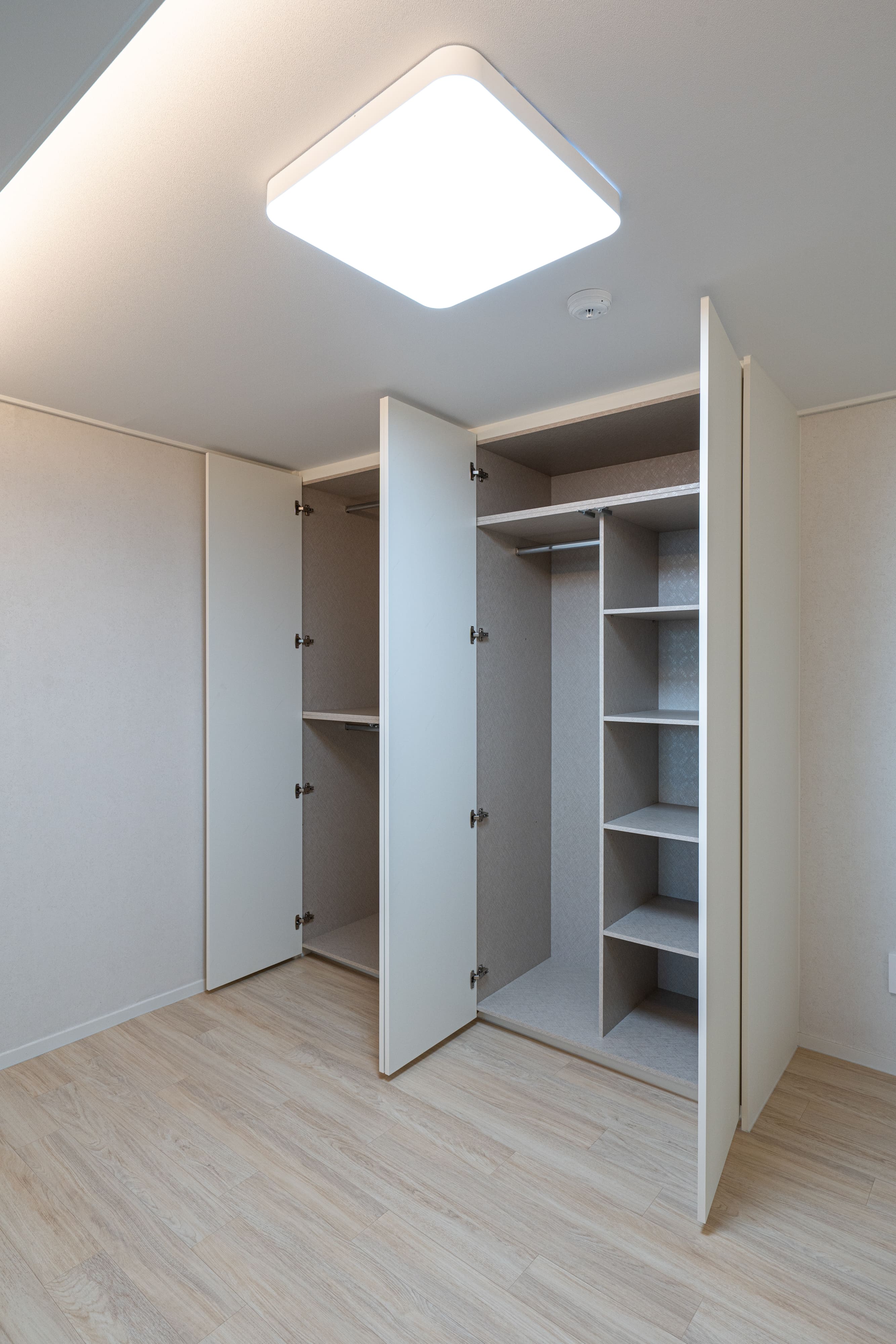 /user/d/designholic/editor/2603/5dc4421a903937ca69570e315d4136b0_1773646391_5849.jpg 이미지크게보기