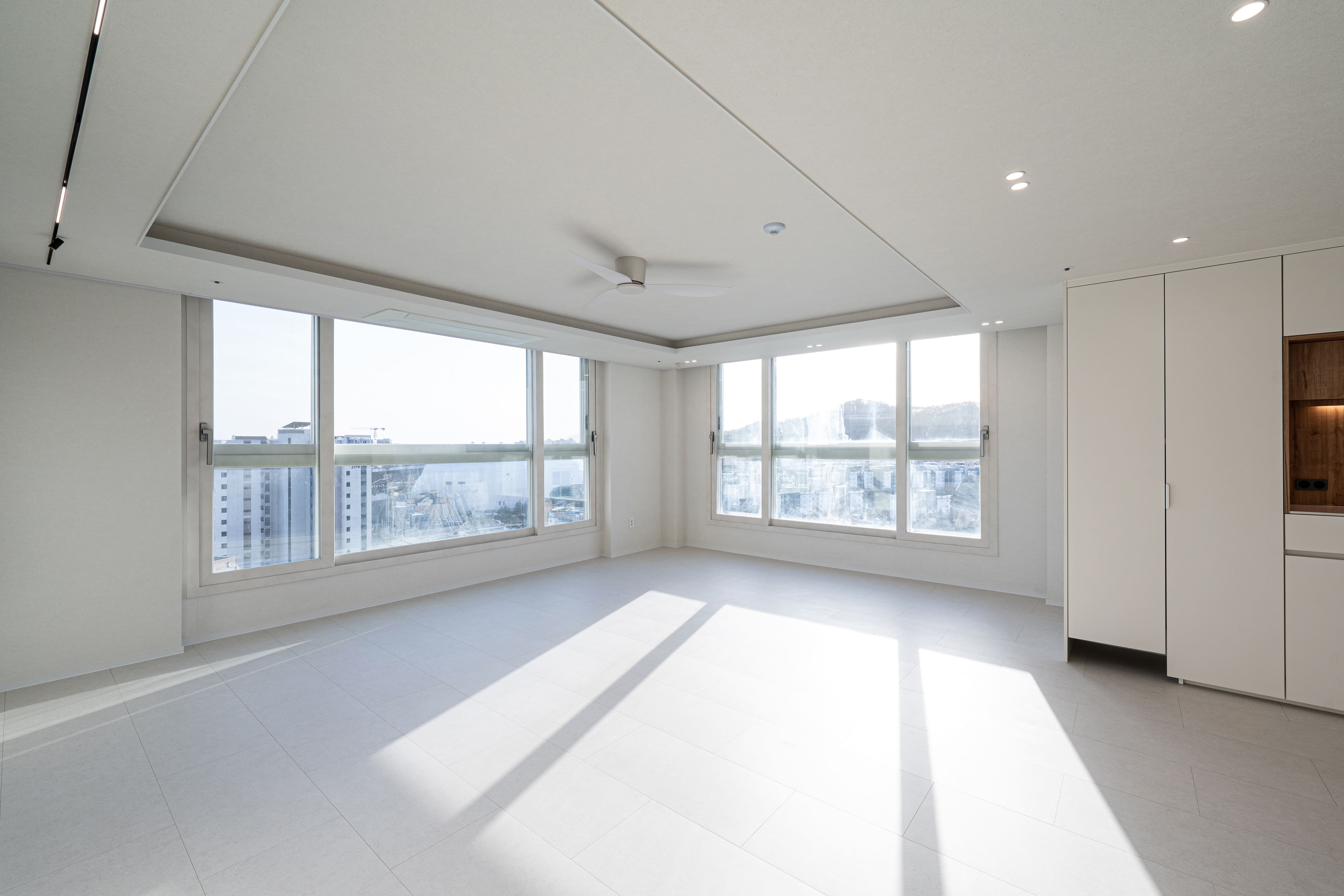 /user/d/designholic/editor/2603/6de5a8facdfc8c0369a31a52b5a096ef_1773821311_259.jpg 이미지크게보기