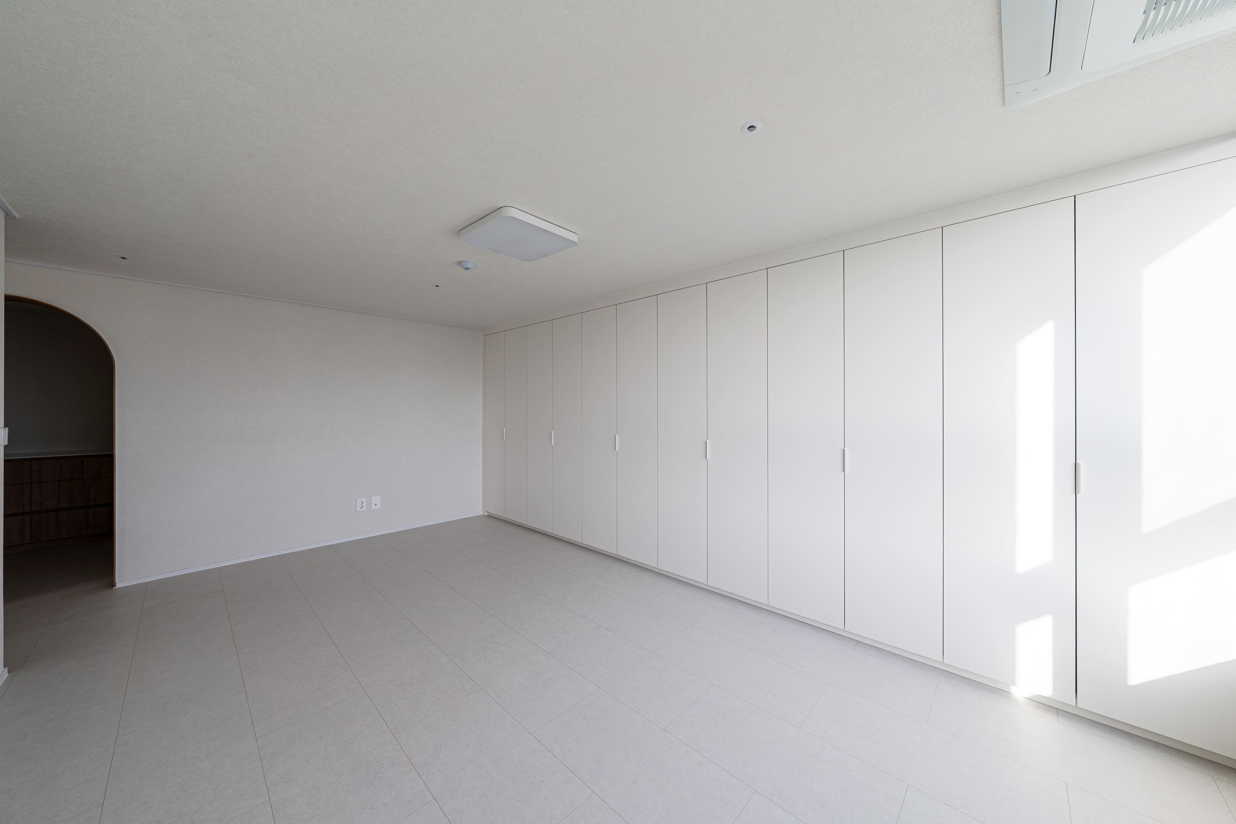 /user/d/designholic/editor/2603/6de5a8facdfc8c0369a31a52b5a096ef_1773821419_4024.jpg 이미지크게보기